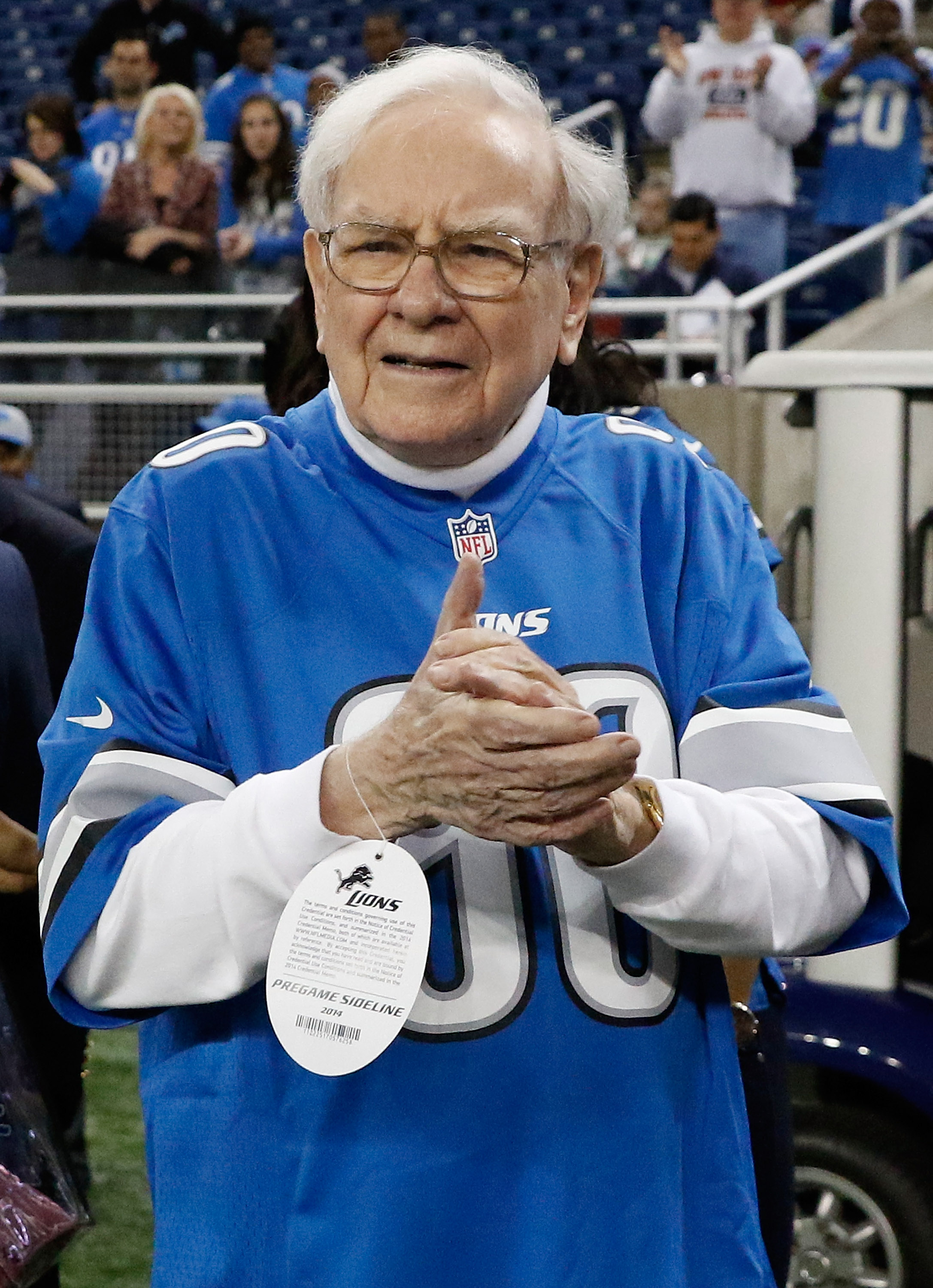 Warren Buffett dons shoulder pads and Suh jersey on Dolphins sideline