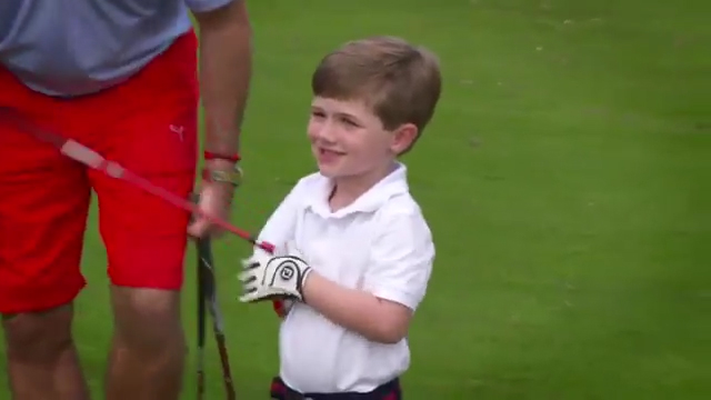 Three-year-old one-handed golfer meets his hero, Tiger Woods | For The Win