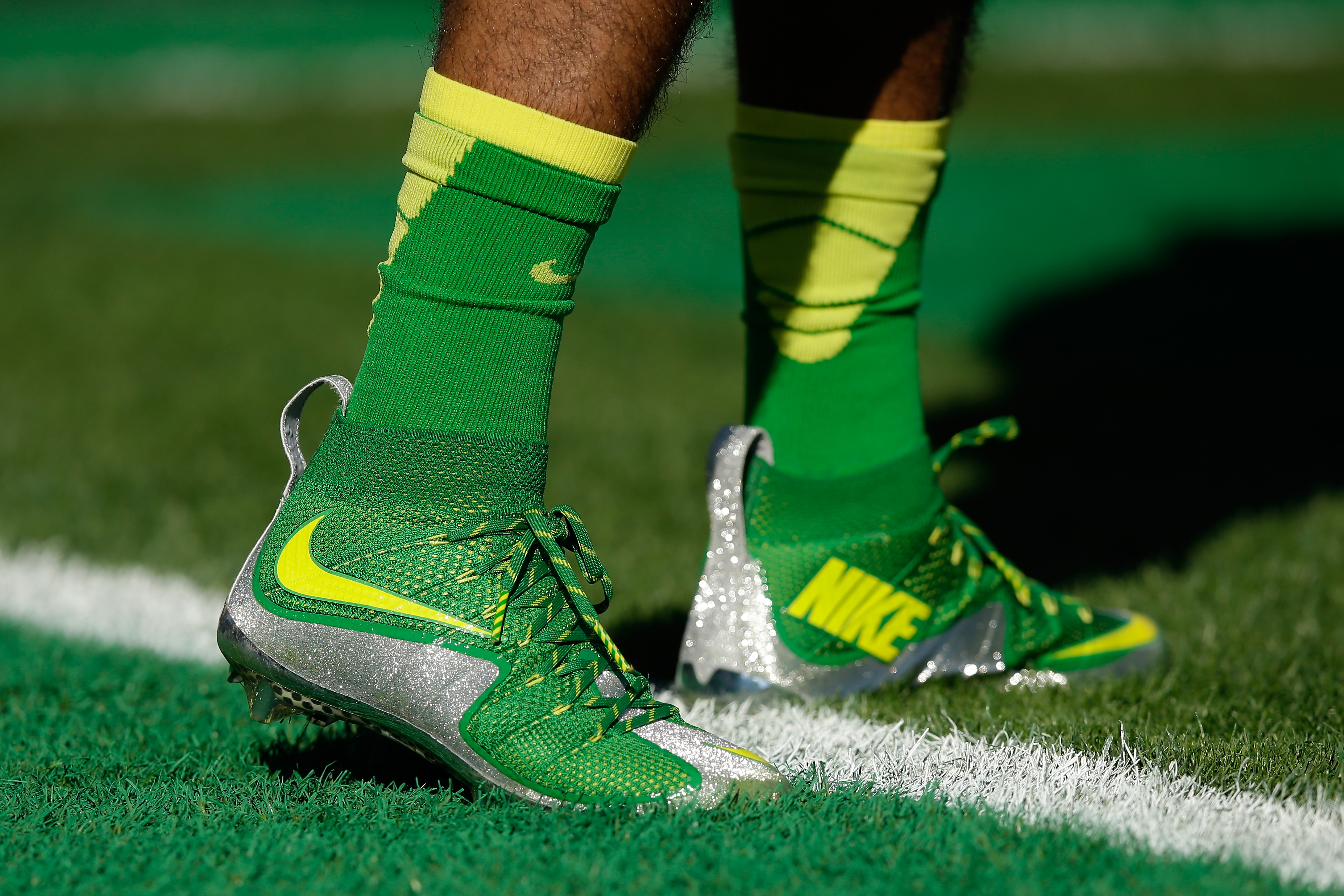 Oregon is wearing the greenest uniforms in the history of the Rose Bowl ...