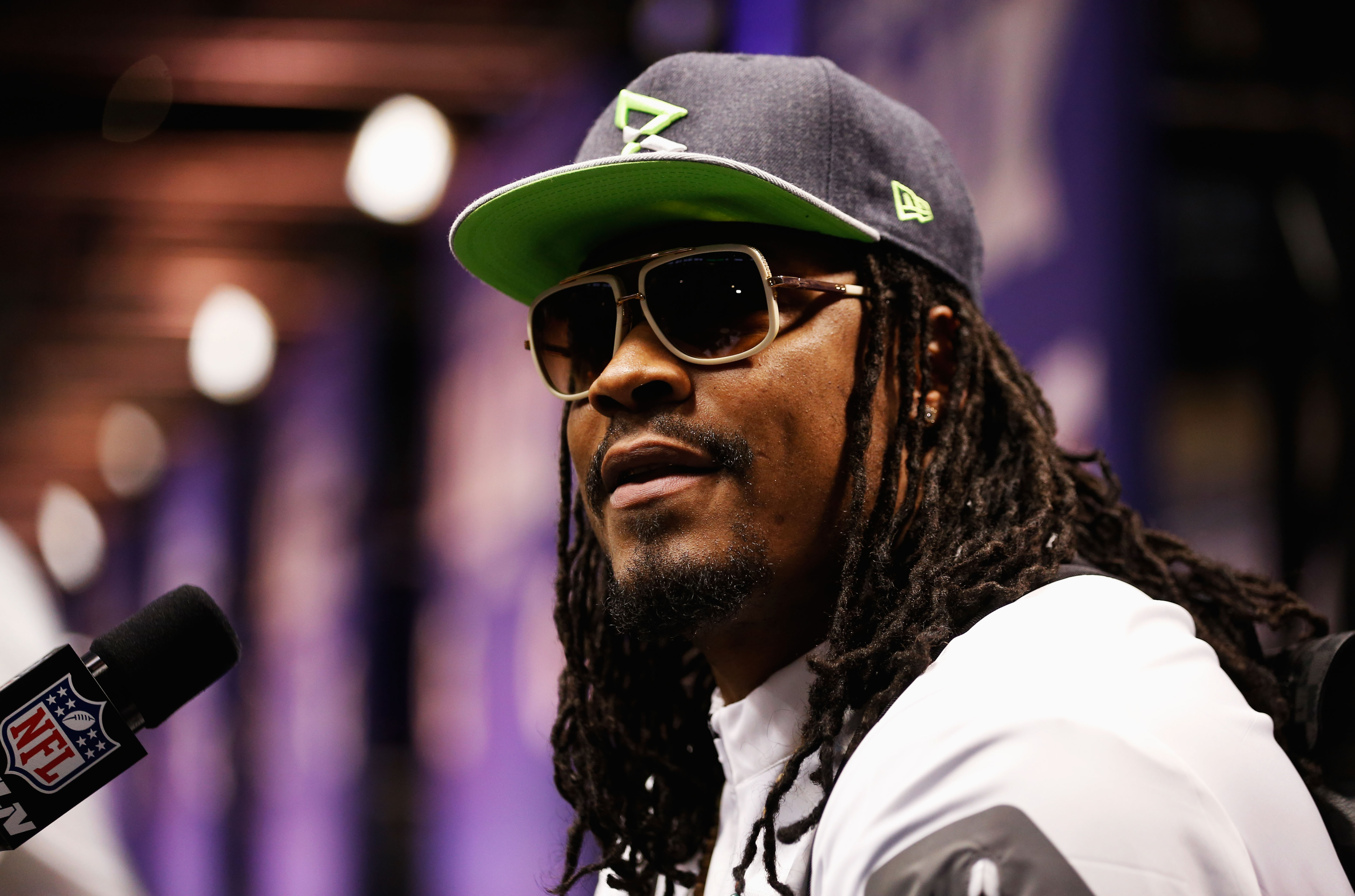 Marshawn Lynch Is Just Here So He Won T Get Fined For The Win