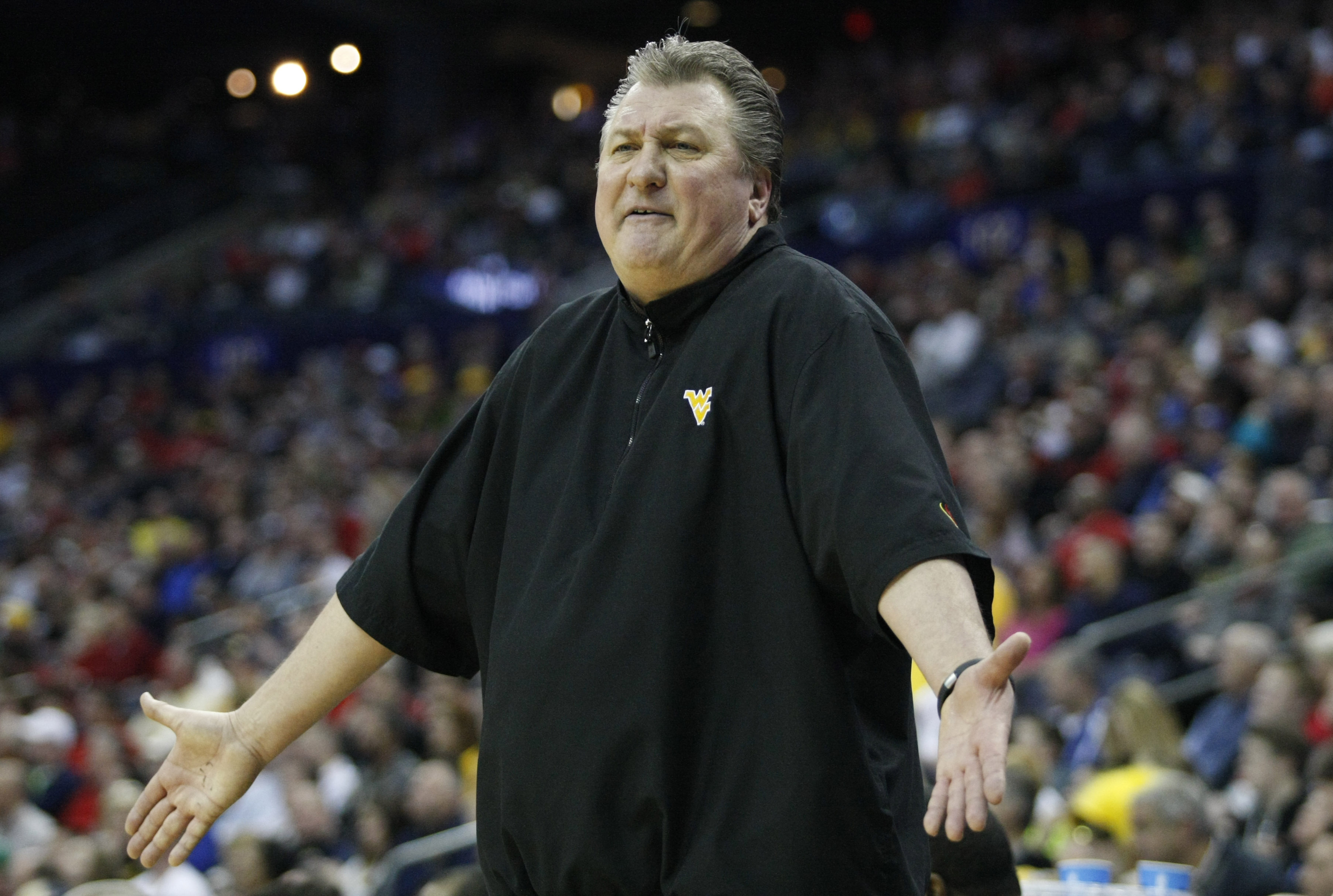 West Virginia coach Bob Huggins explains why he doesn't wear suits | For  The Win