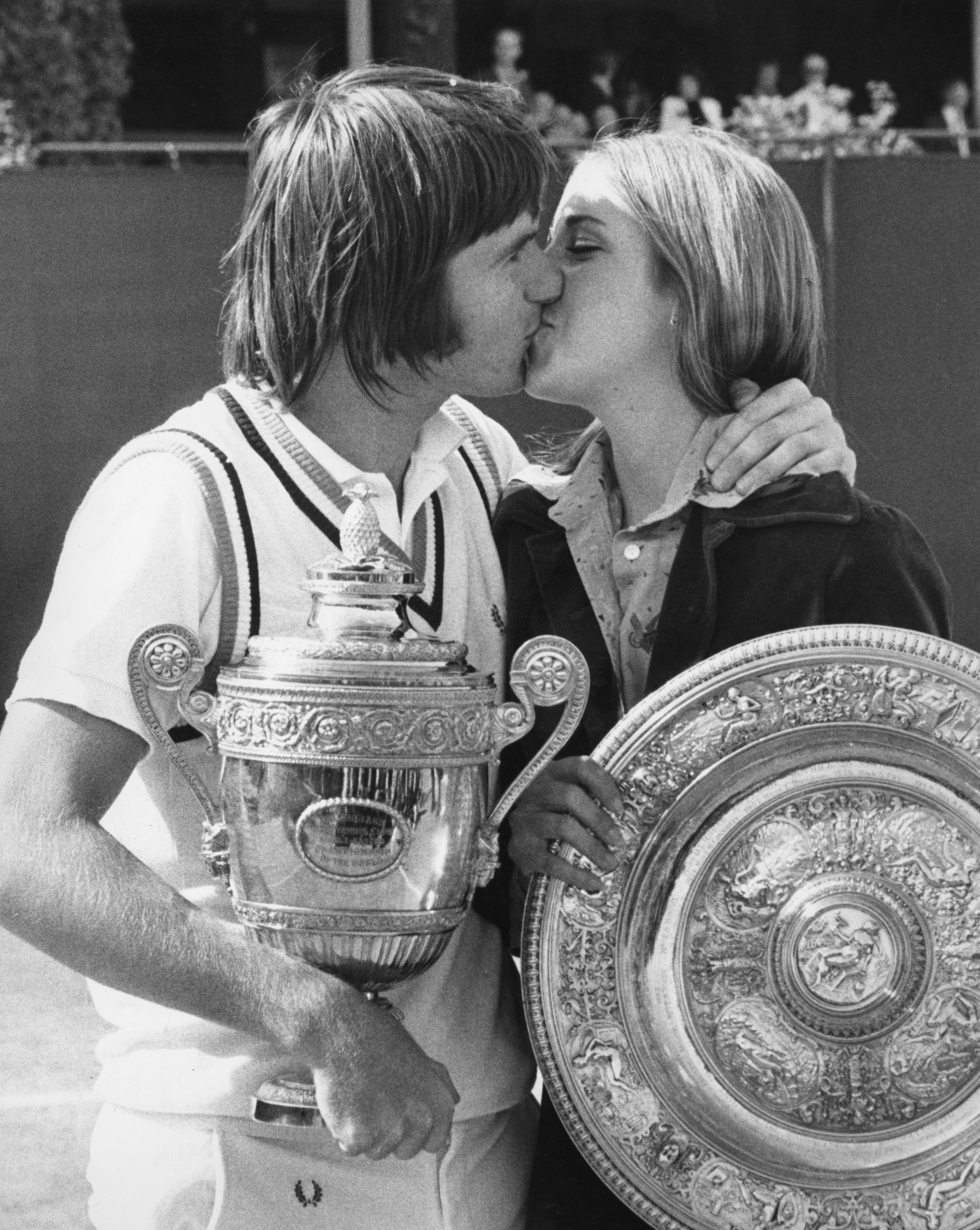 Jimmy Connors and fiancee Chris Evert after Wimbledon in 1974. (Getty Images)