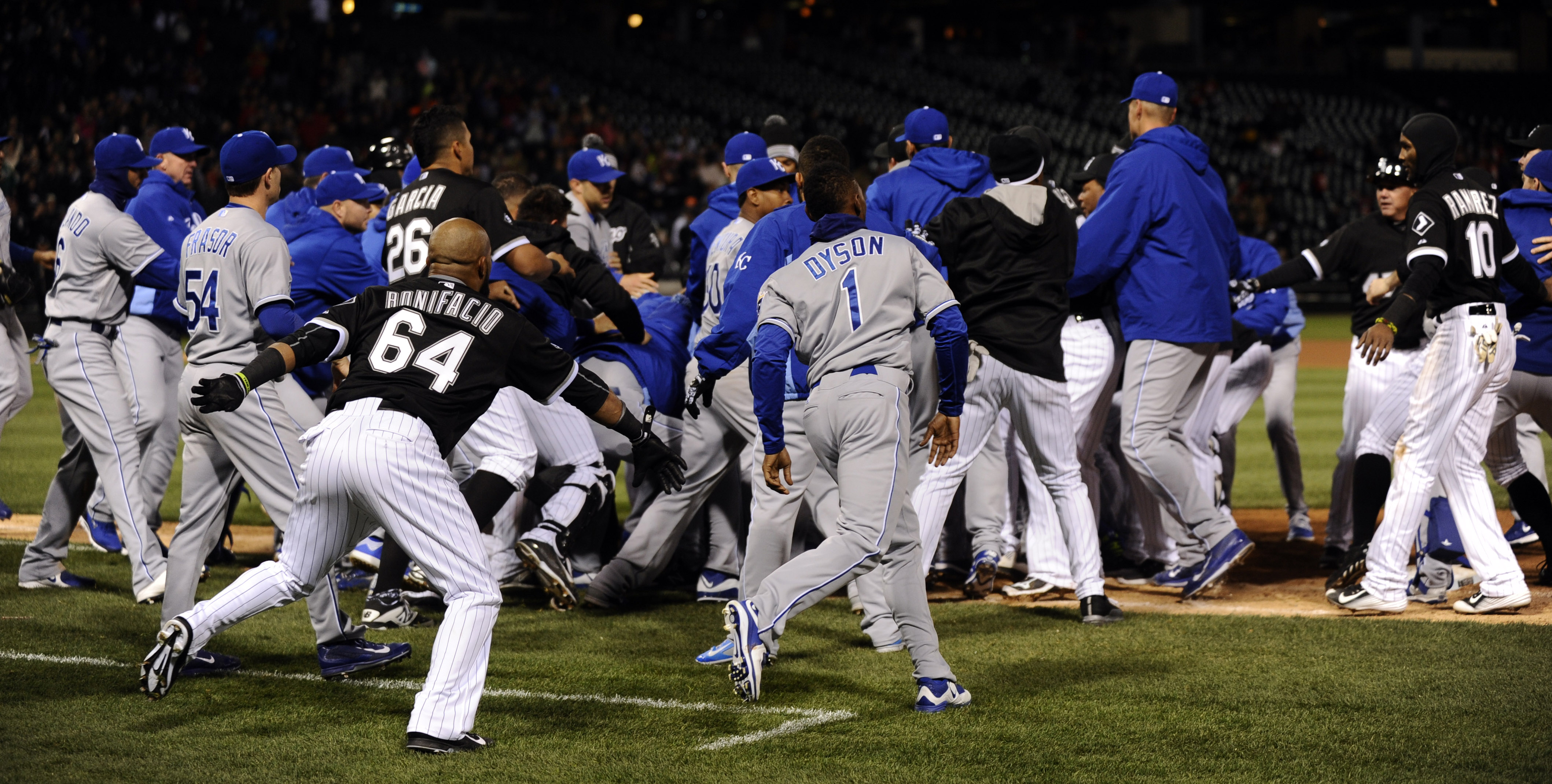 Royals' Yordano Ventura sparks brawl with White Sox that sees five