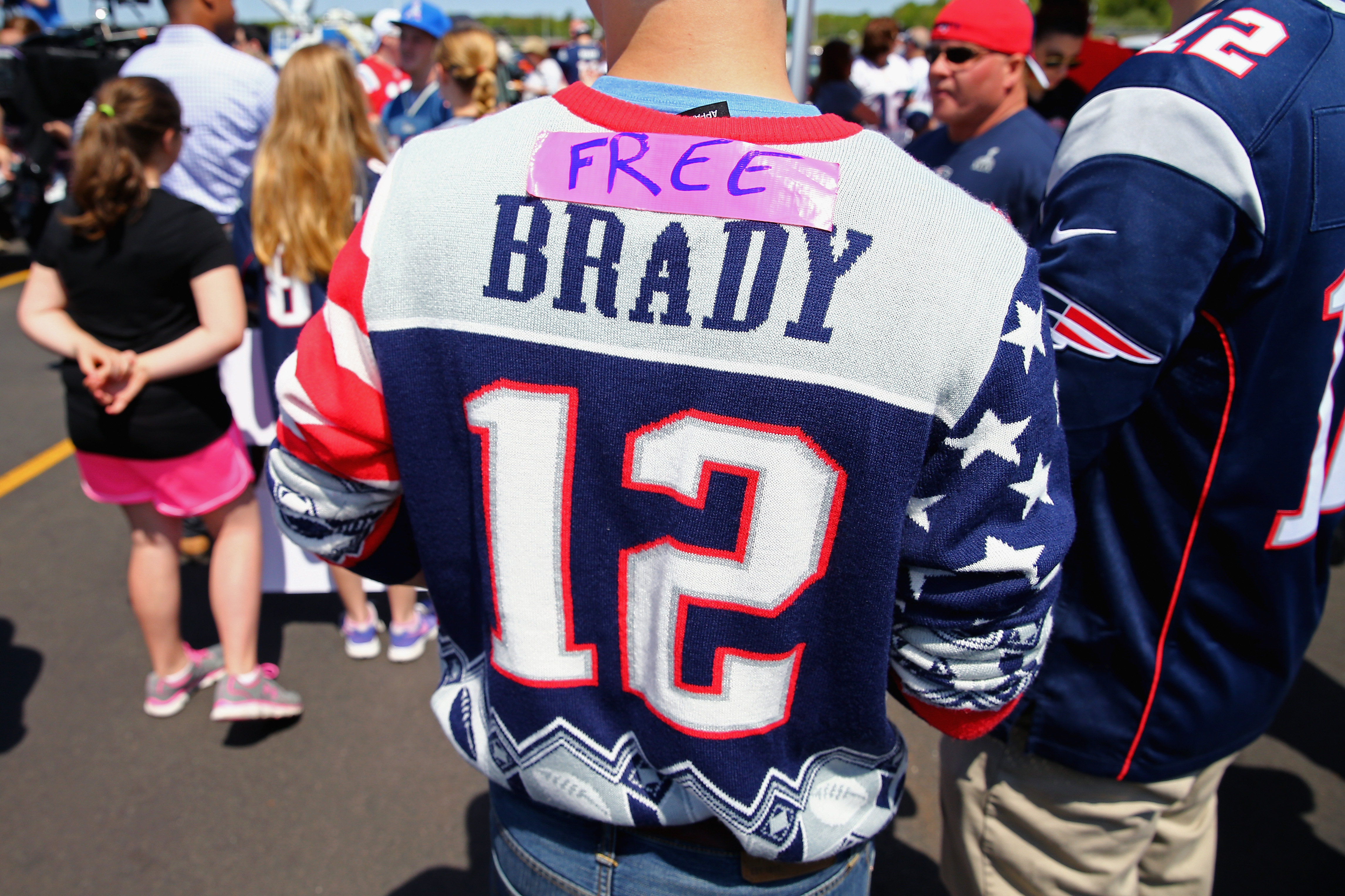 Patriots: Brady, New England rally for win