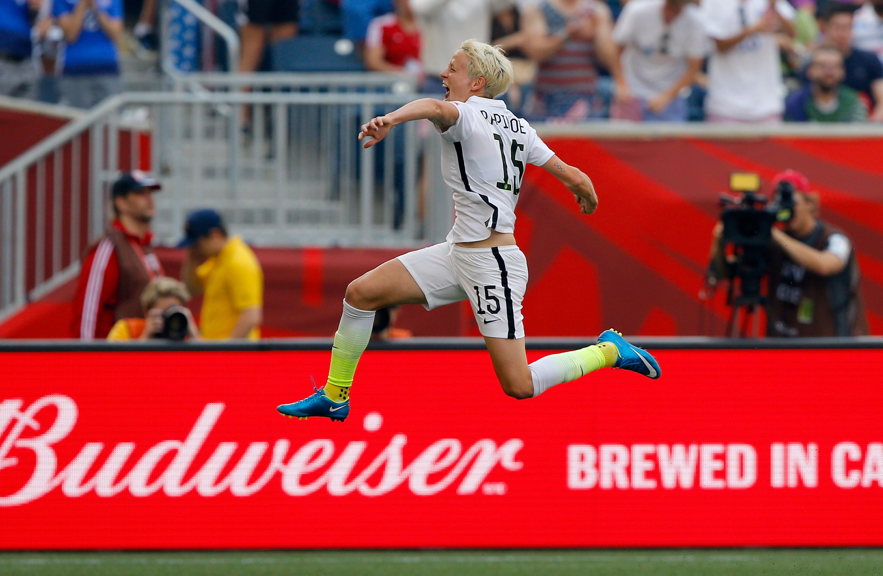 Megan Rapinoe Scores Gorgeous Goal To Give Uswnt 1 0 Lead Over Australia For The Win 