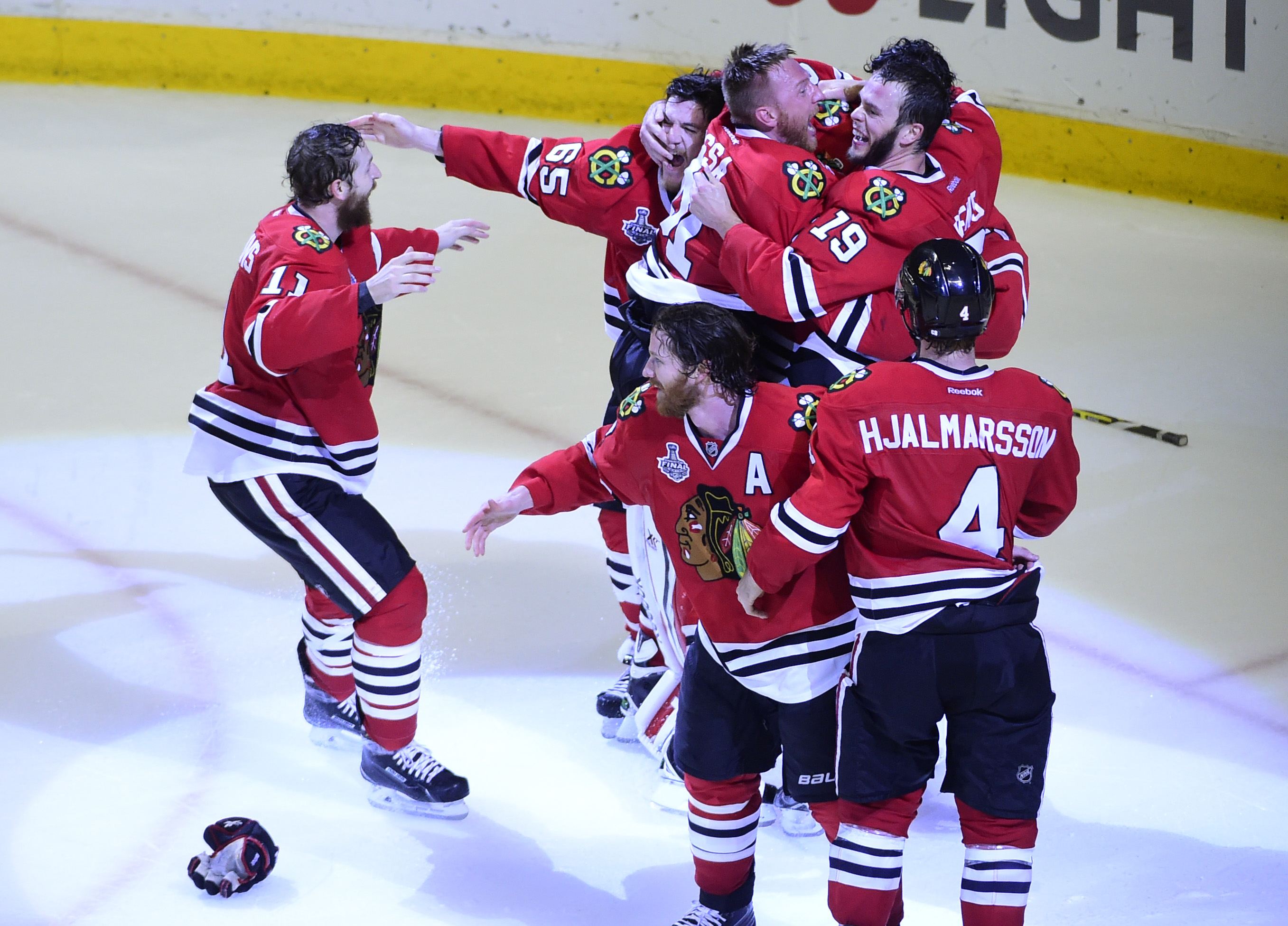 Chicago Blackhawks React to Bieber Stanley Cup Snafu