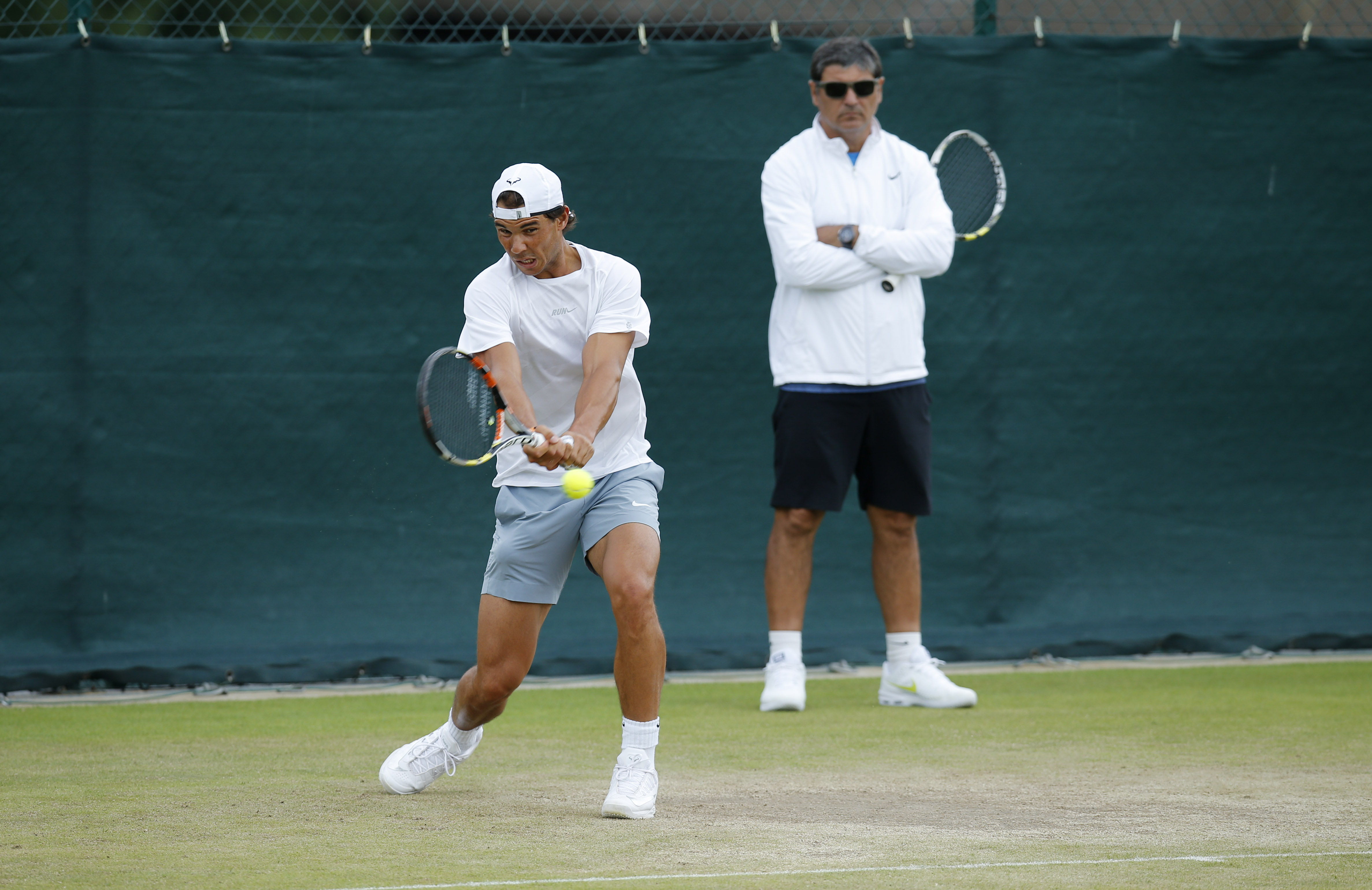 Are Rafael Nadal and Novak Djokovic cheating at Wimbledon? For The Win