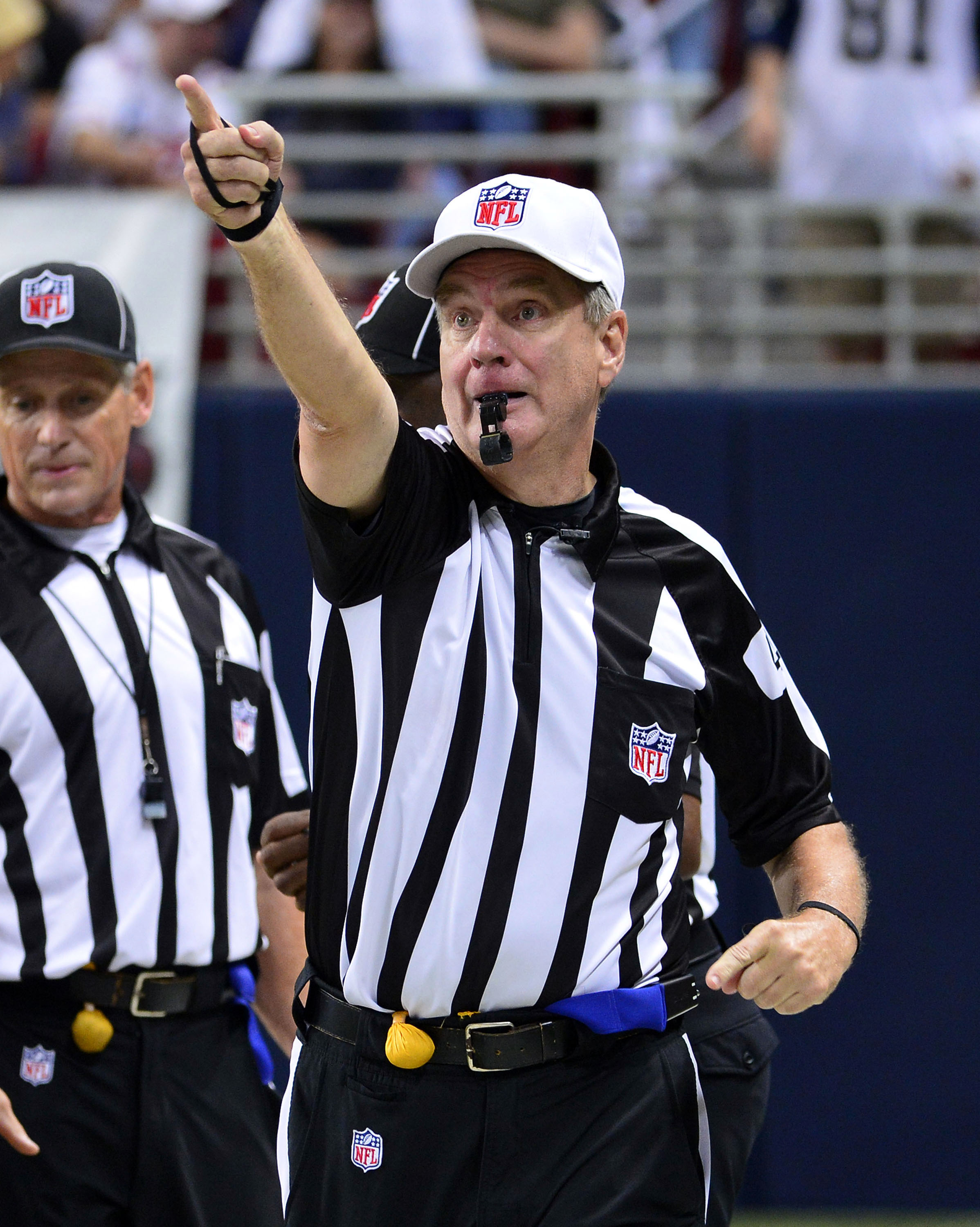 NFL referee Jeff Triplette *still* doesn't know the rules of football