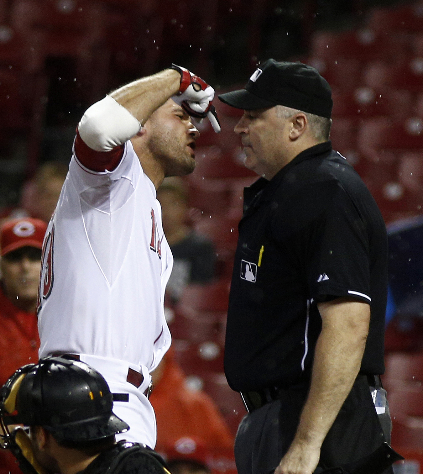 Votto ejected in what could be last game with Reds, apologizes on