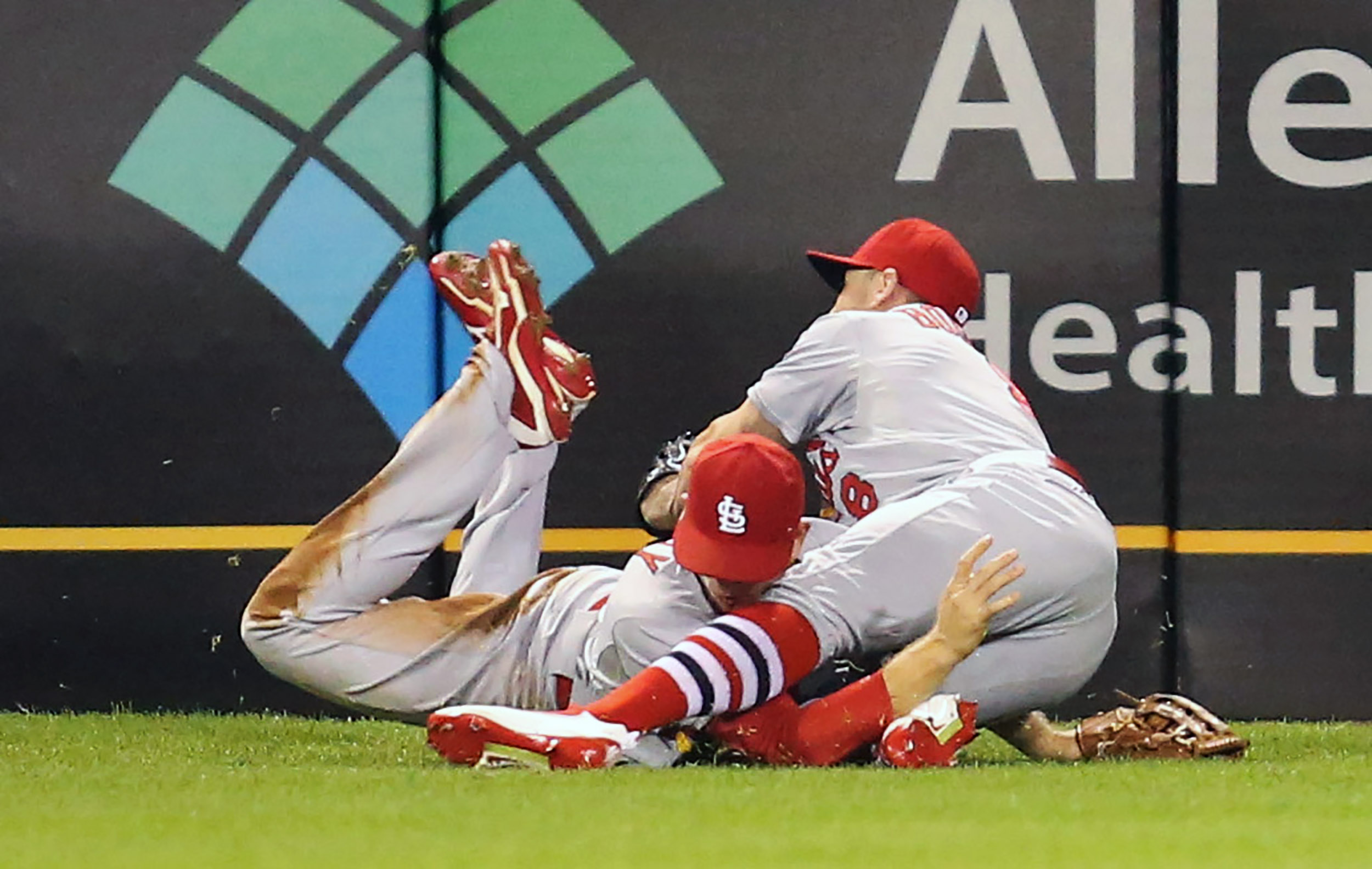 Cardinals OF Stephen Piscotty suffers bruised head in collision - 6abc  Philadelphia