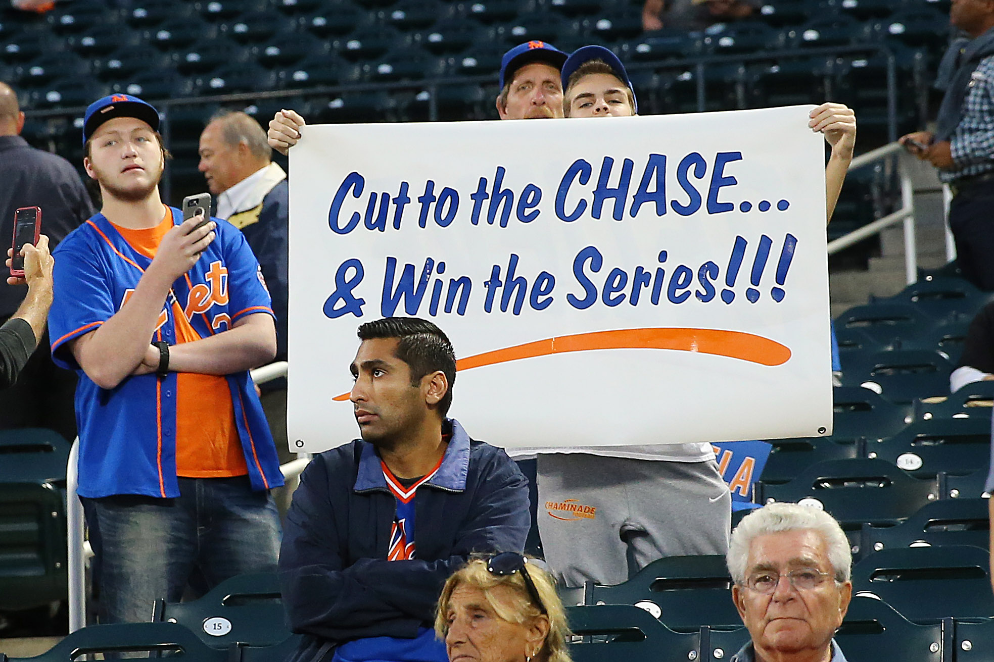 Mets fan calls into morning radio show to give Chase Utley a piece