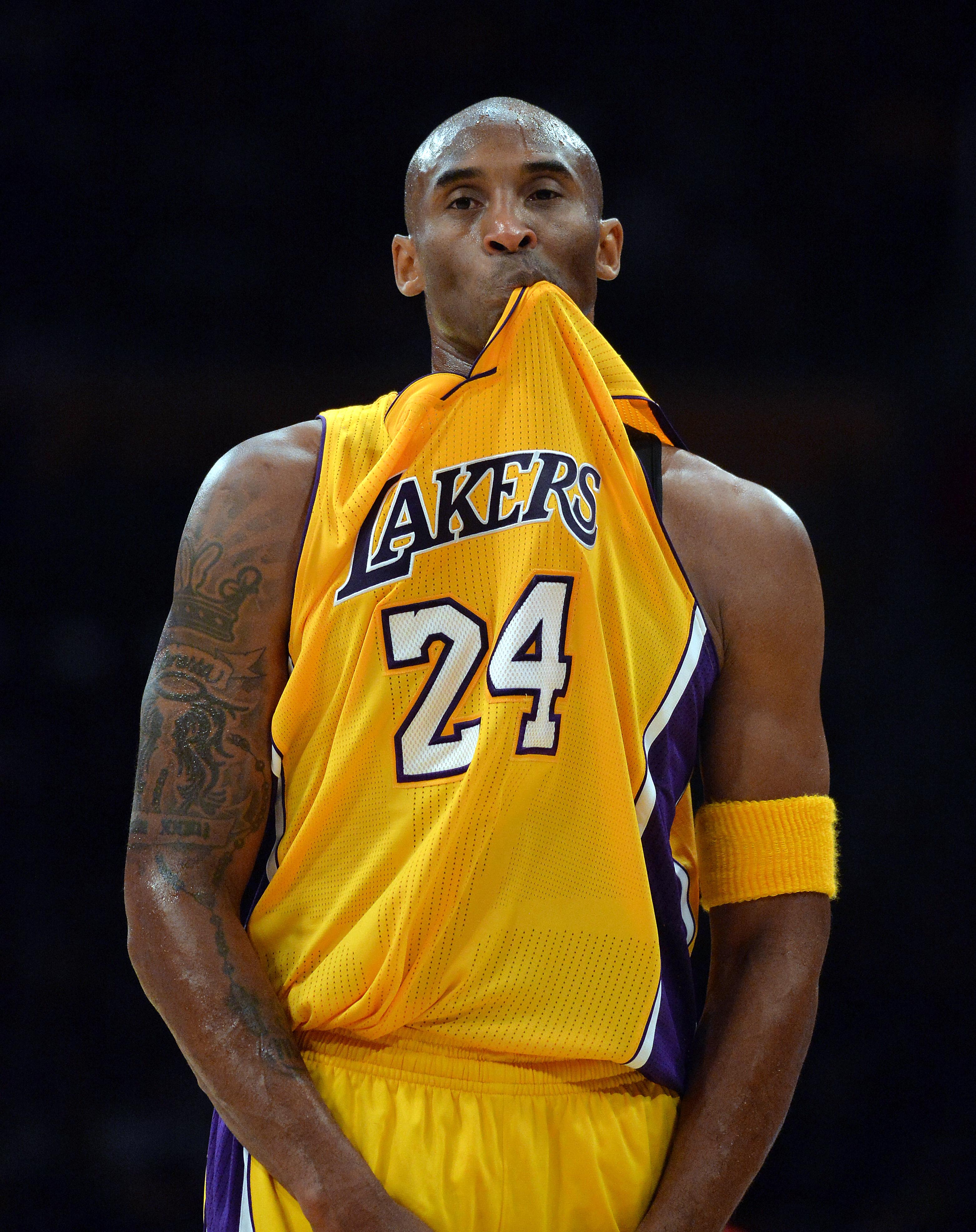 Hey Kobe? Stop taking 3s | For The Win