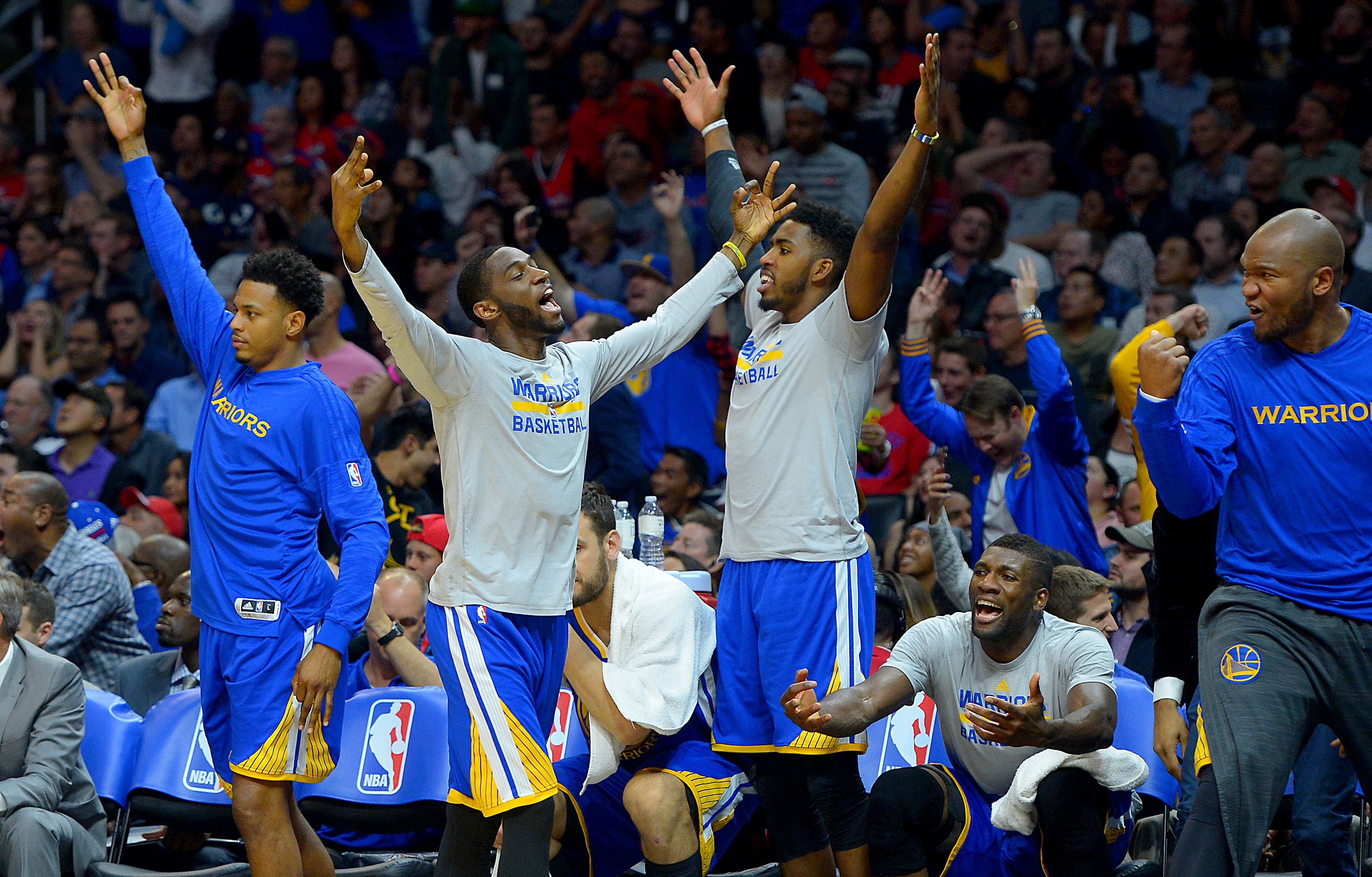 Warriors top Spurs ti tie 96 Bulls record with 72nd win