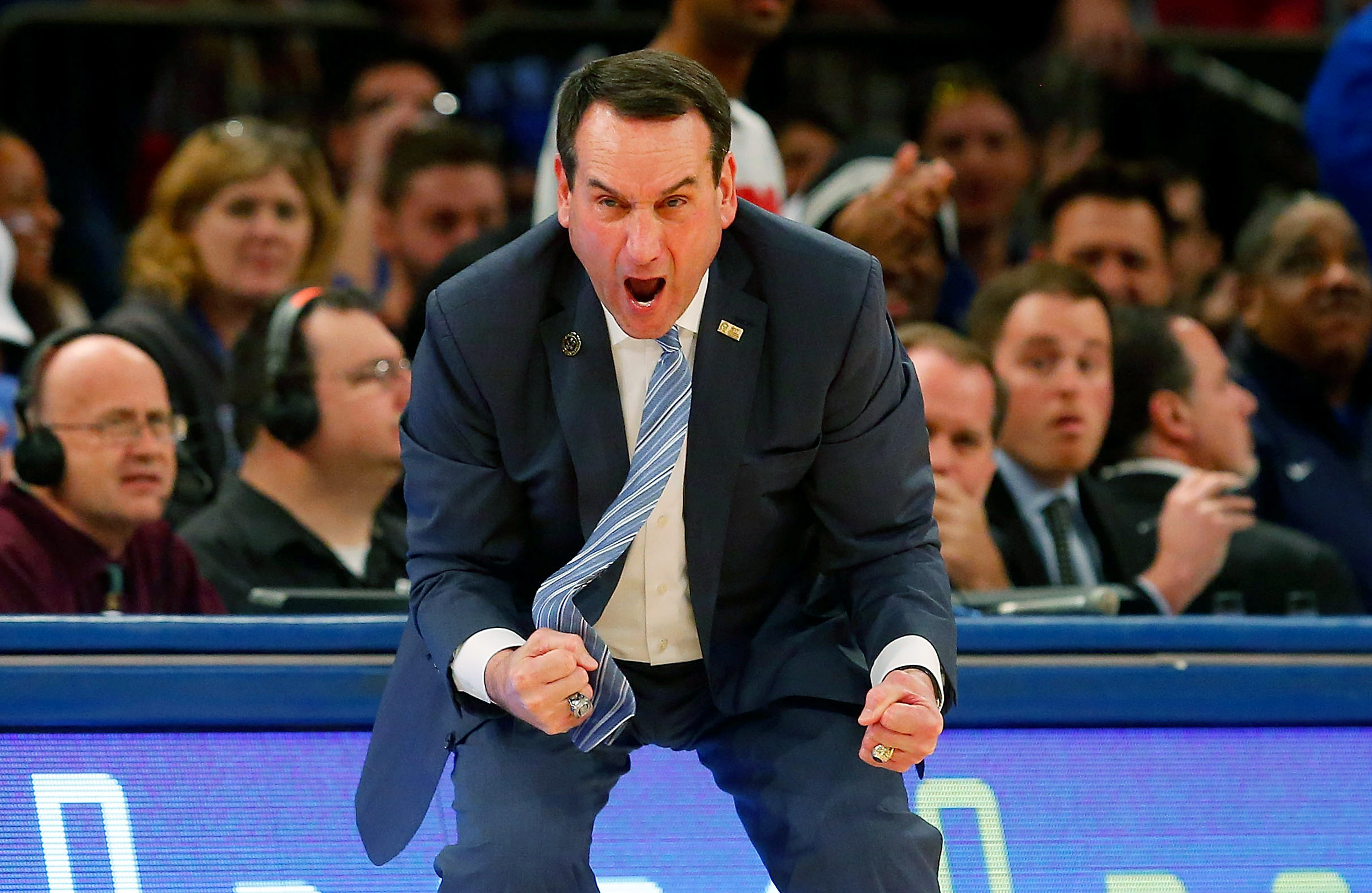 If Luke Walton won't get credit for Golden State's 19-0 start, why can Mike  Krzyzewski dump off Duke's awful 1995 on Pete Gaudet? | For The Win