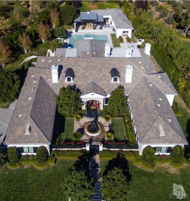 Wayne Gretzky Buys Back California Home for a Discount - Mansion Global