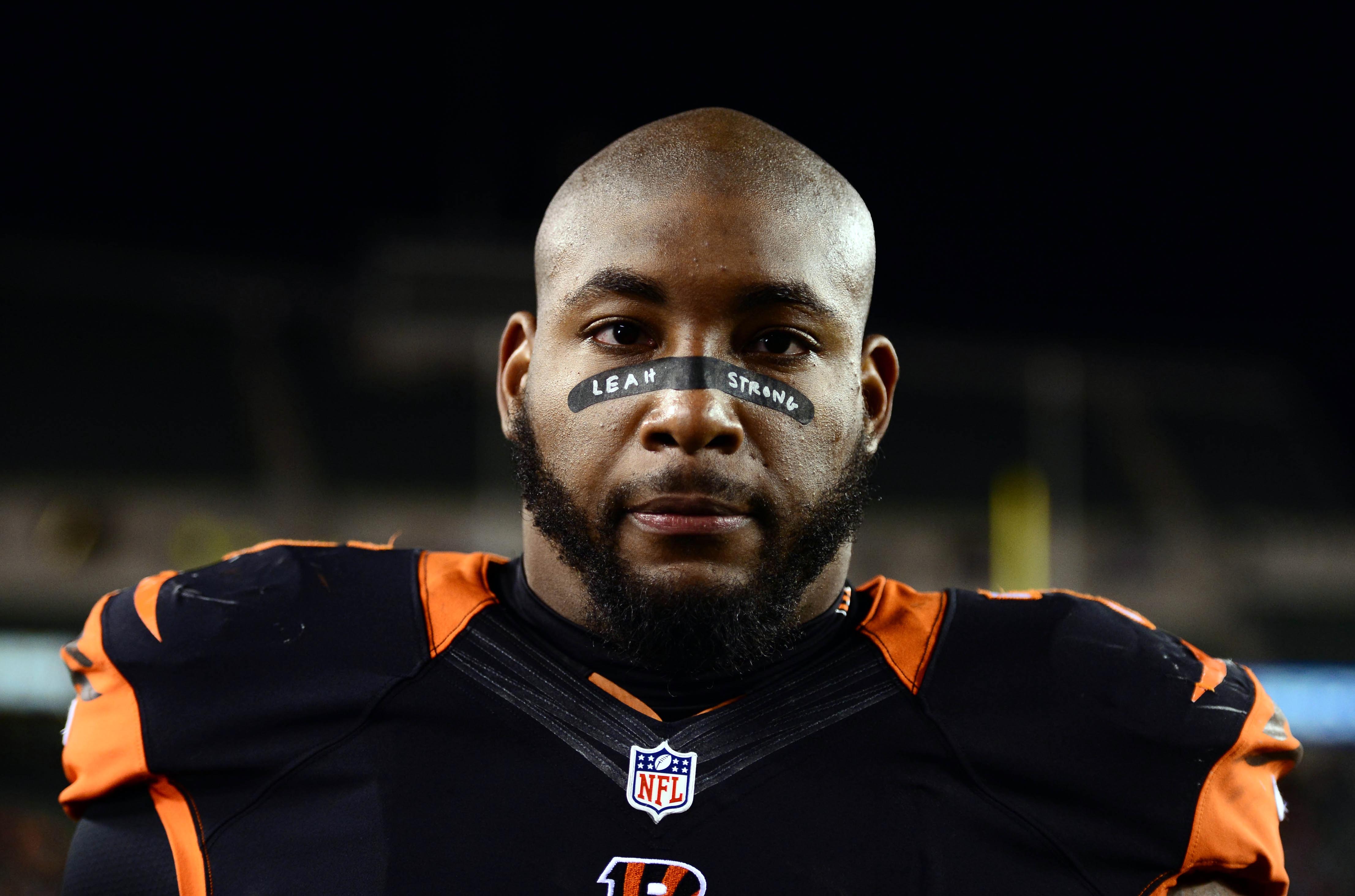 Texans sign Devon Still just before his daughter’s final treatment ...