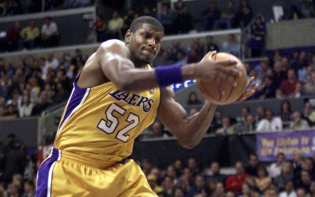 Lakers: Samaki Walker says Kobe Bryant punched him over $100 - Sports  Illustrated