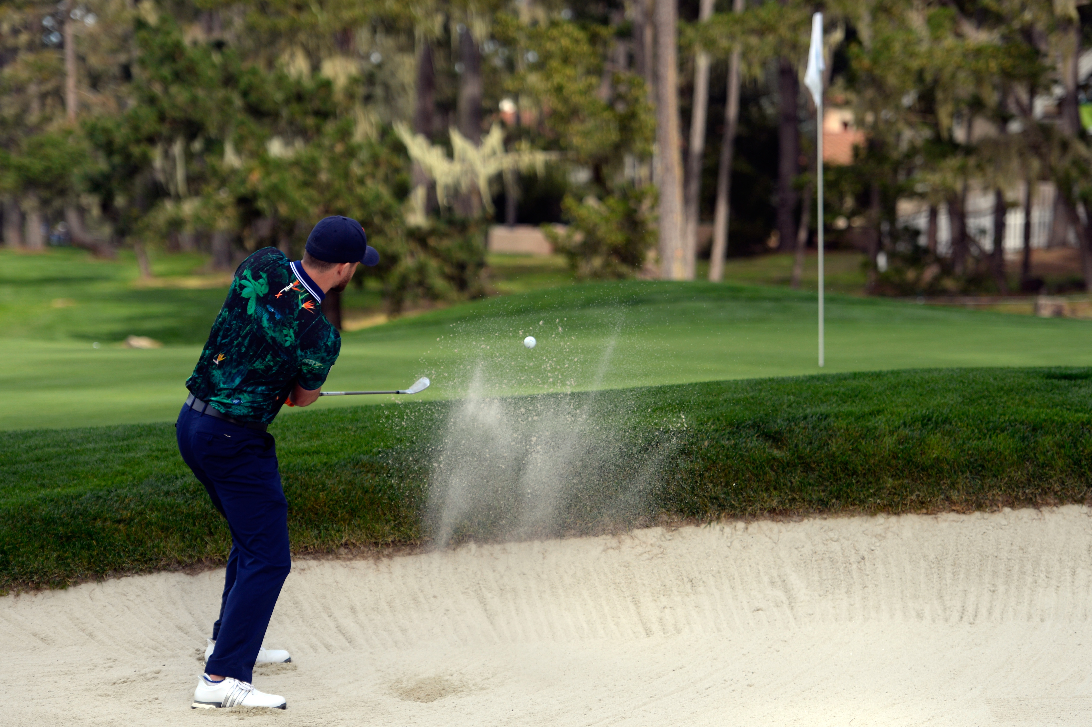 Justin Timberlake surprises fans with impromptu concert during golf