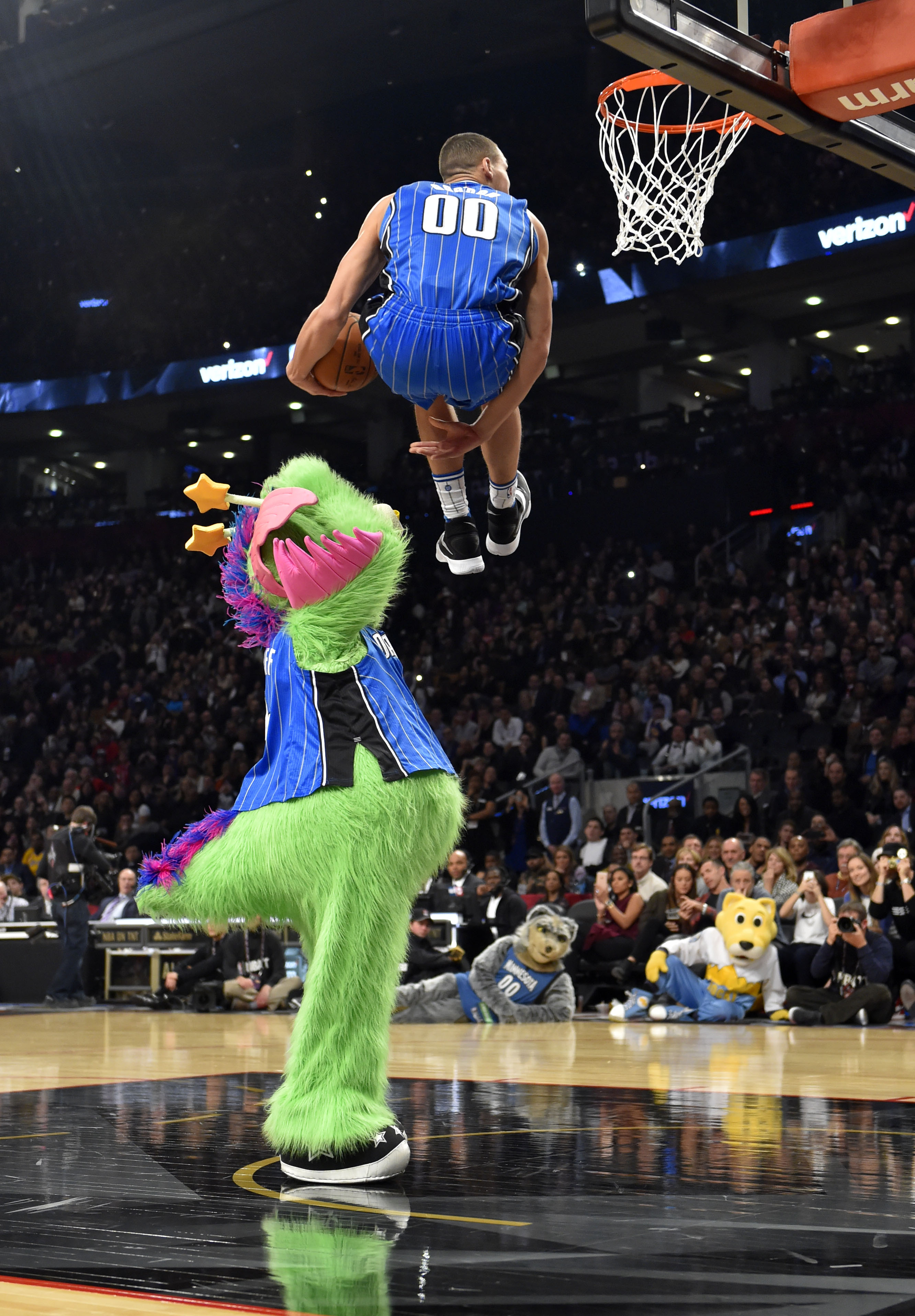 ron Gordon Had The Greatest Dunk In Slam Dunk Contest History For The Win