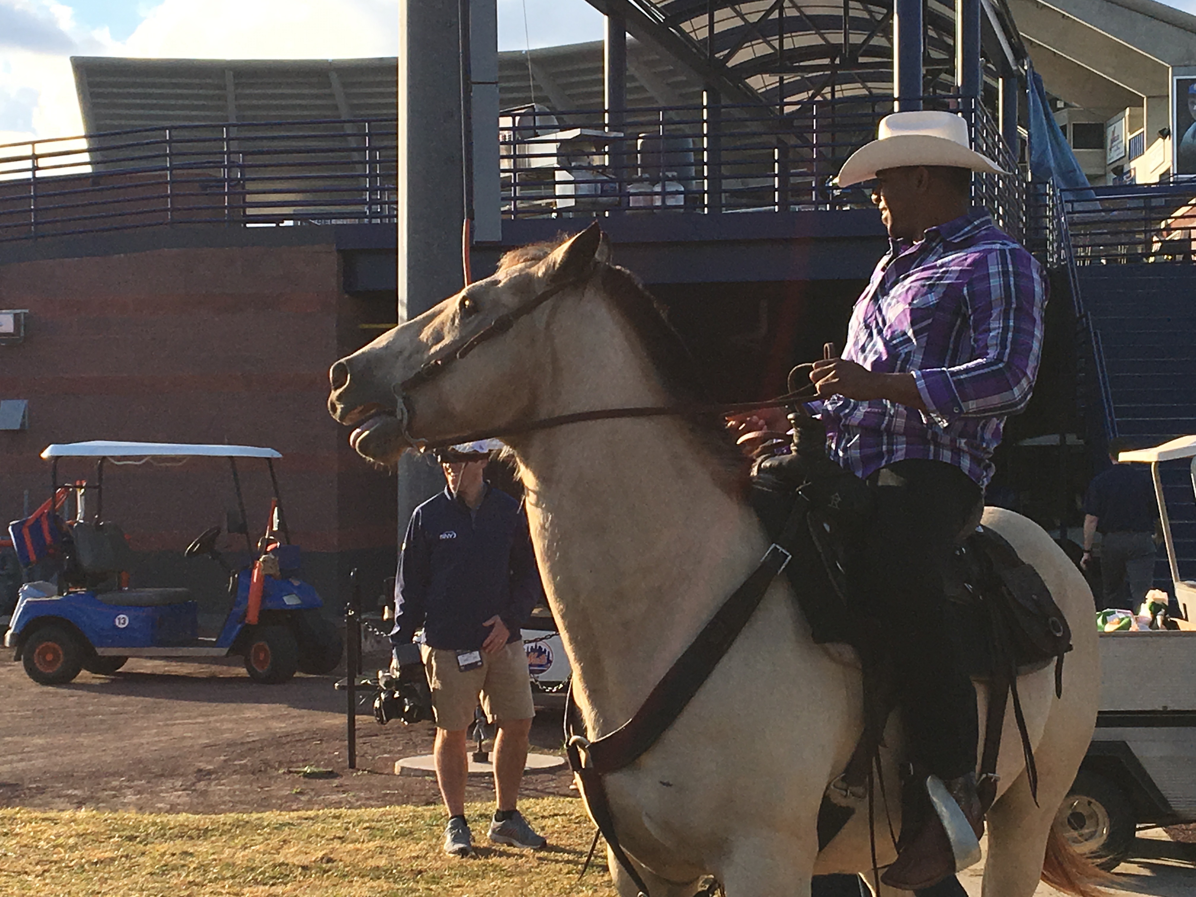 Yoenis Cespedes Rides a Horse to Mets Camp - WSJ