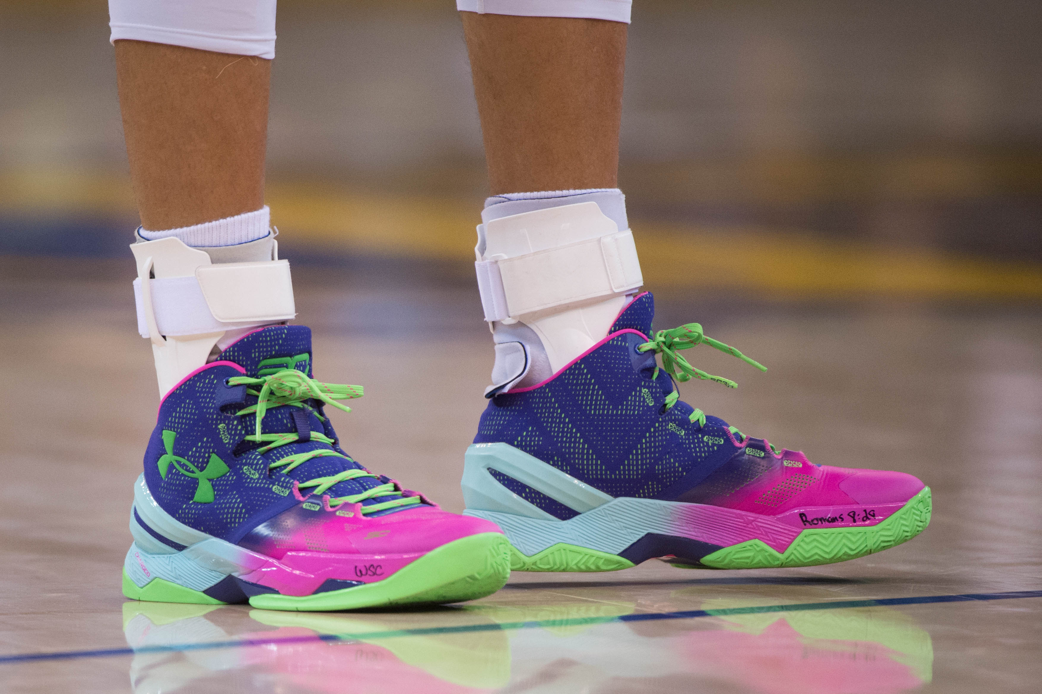 Which basketball shoes Stephen Curry wore