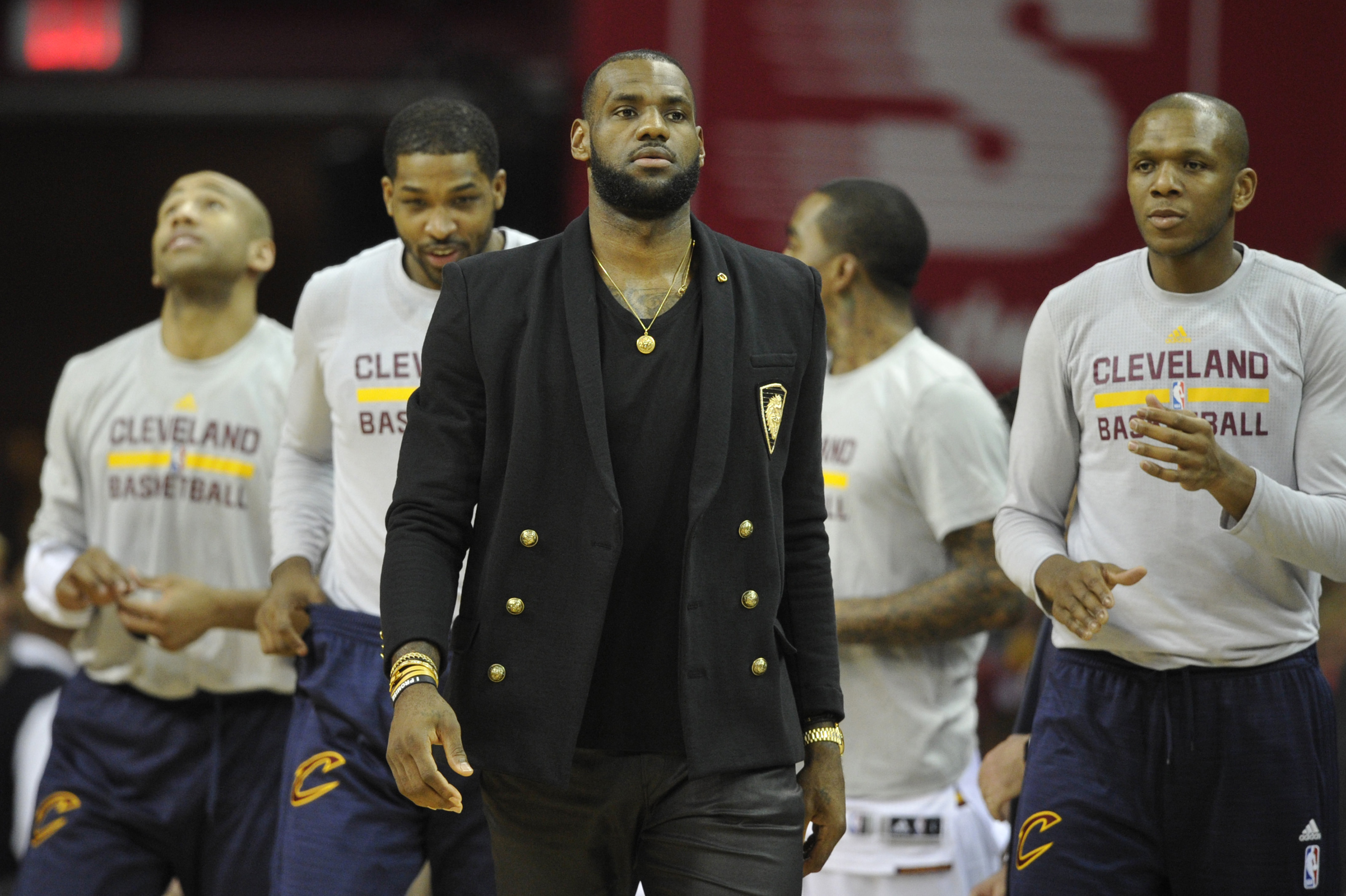 Warriors vs. Cavaliers: LeBron James and his legs have arrived to Game 1 of  the Finals - SBNation.com
