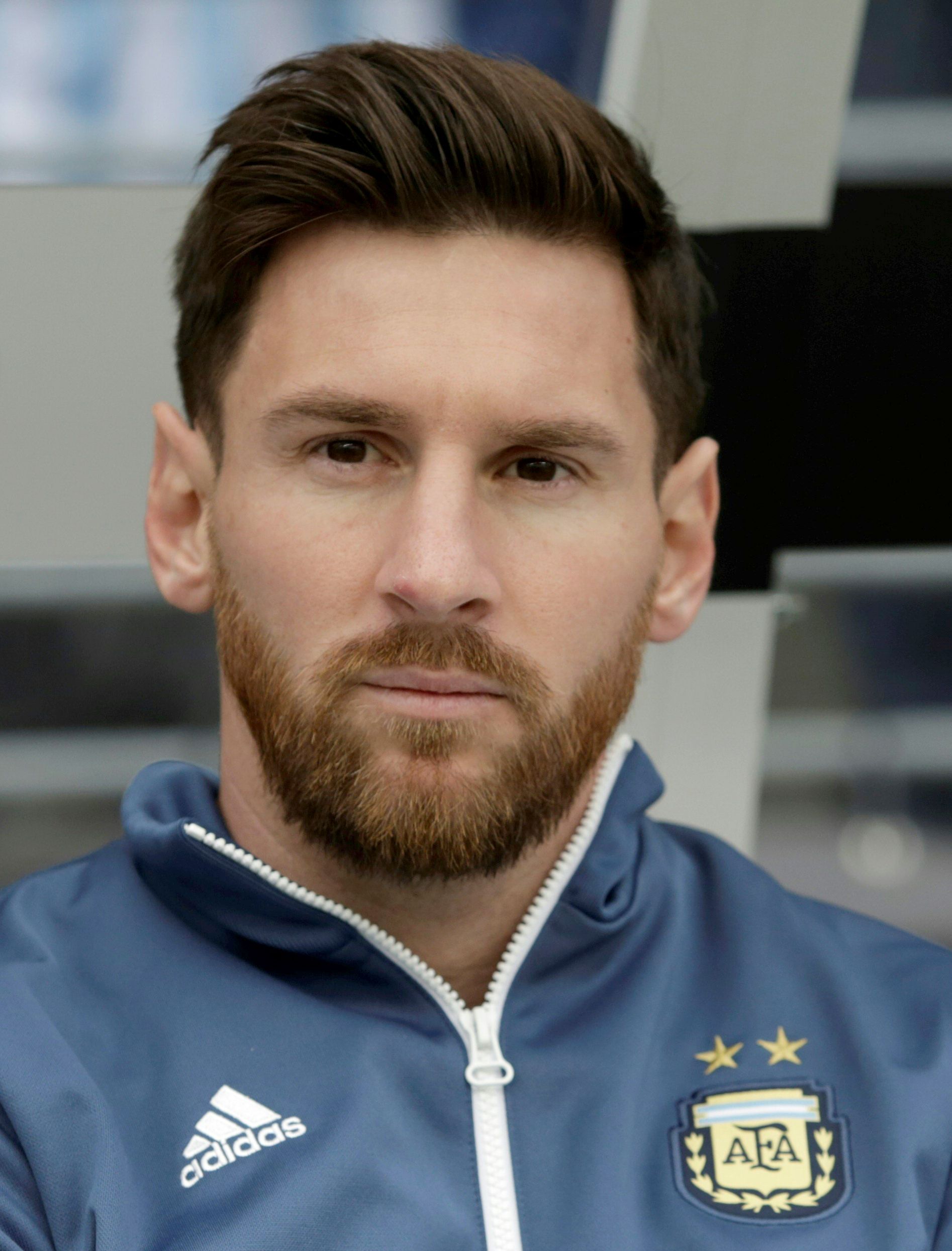 Lionel Messi dyed his hair platinum blonde and people can't handle it | For  The Win