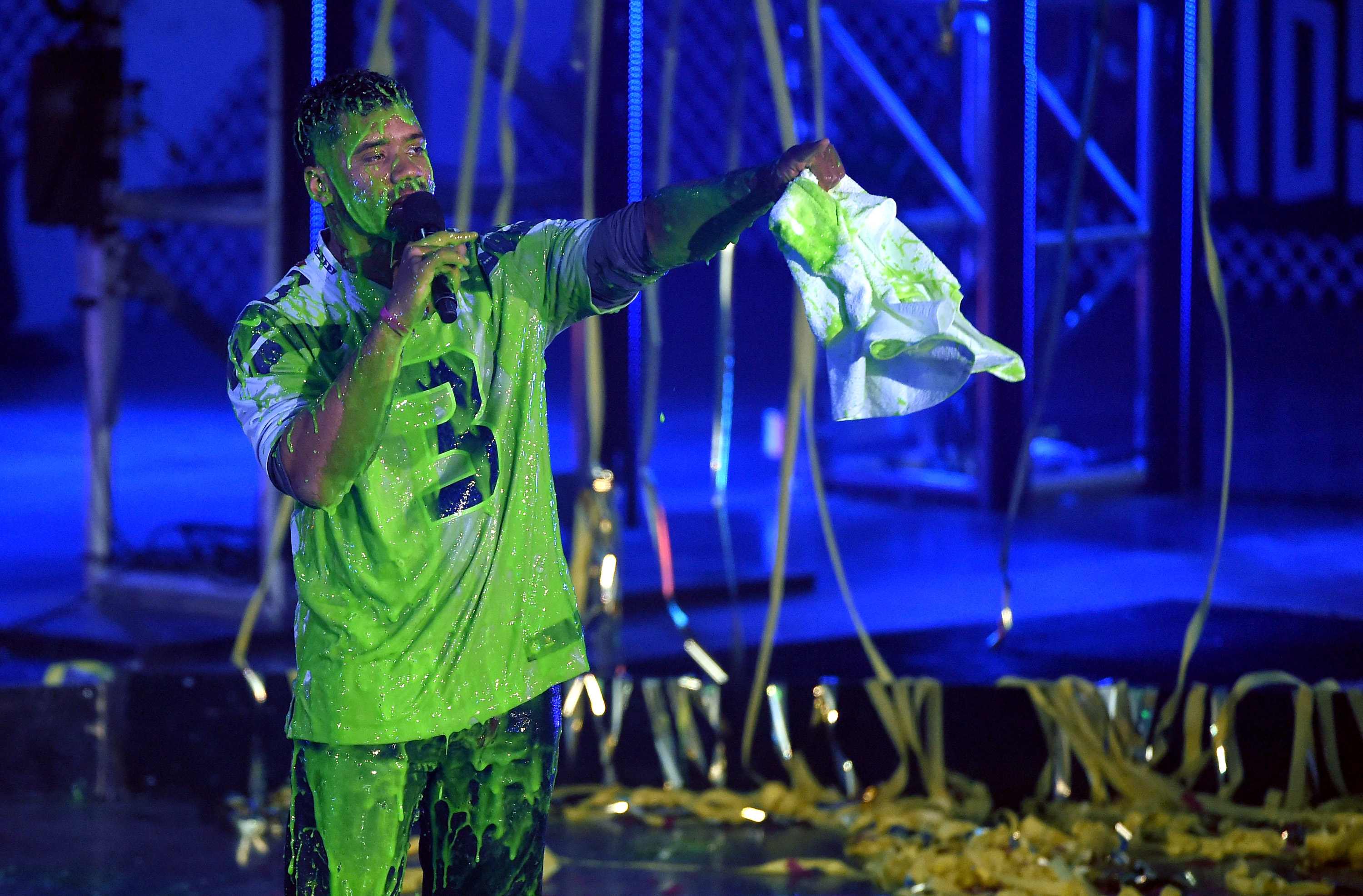 Von Miller gets slimed at the Nickelodeon Kids' Choice Sports