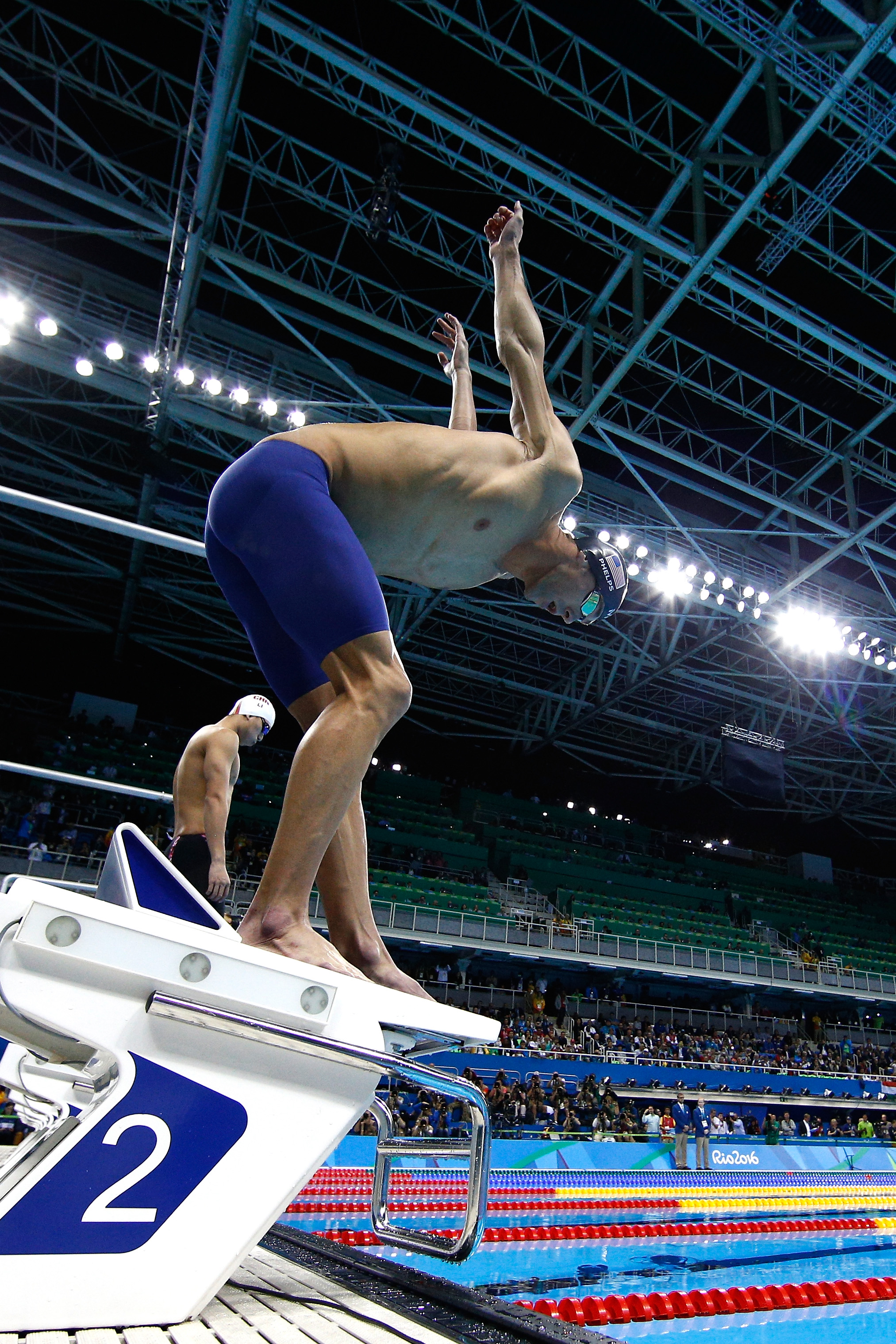 5 pictures that show Michael Phelps’ ridiculous flexibility | For The Win