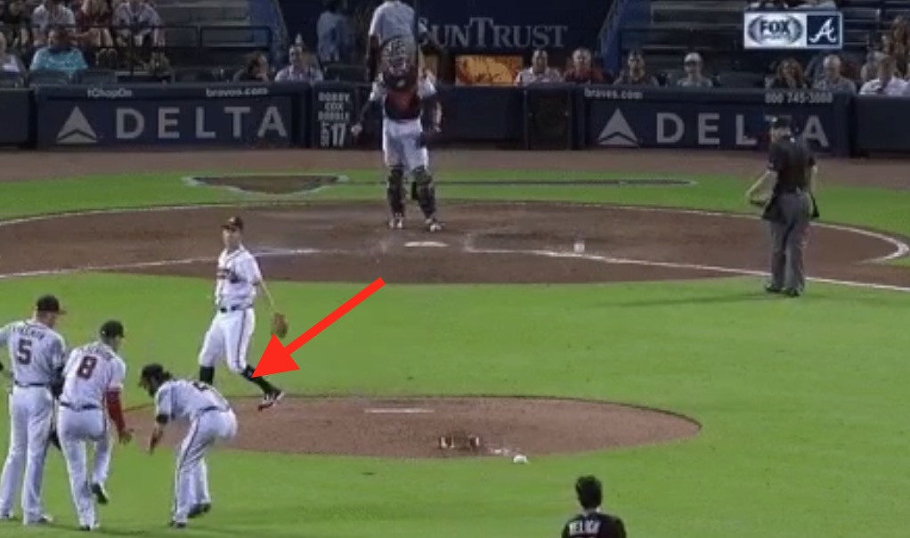 Dansby Swanson knocked out of game after errant throw to pitcher