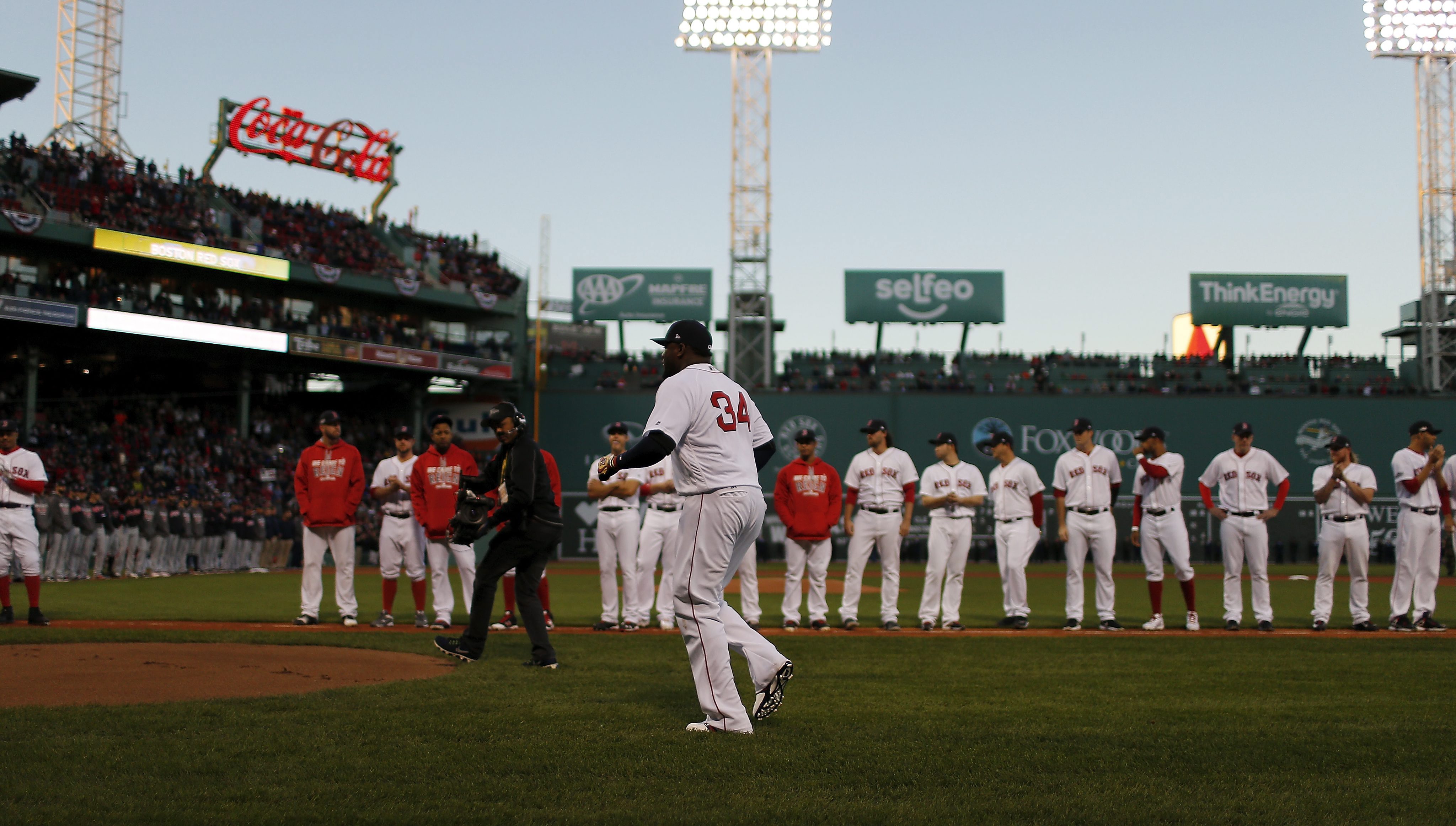 19 stunning photos of an emotional David Ortiz from his final game ...