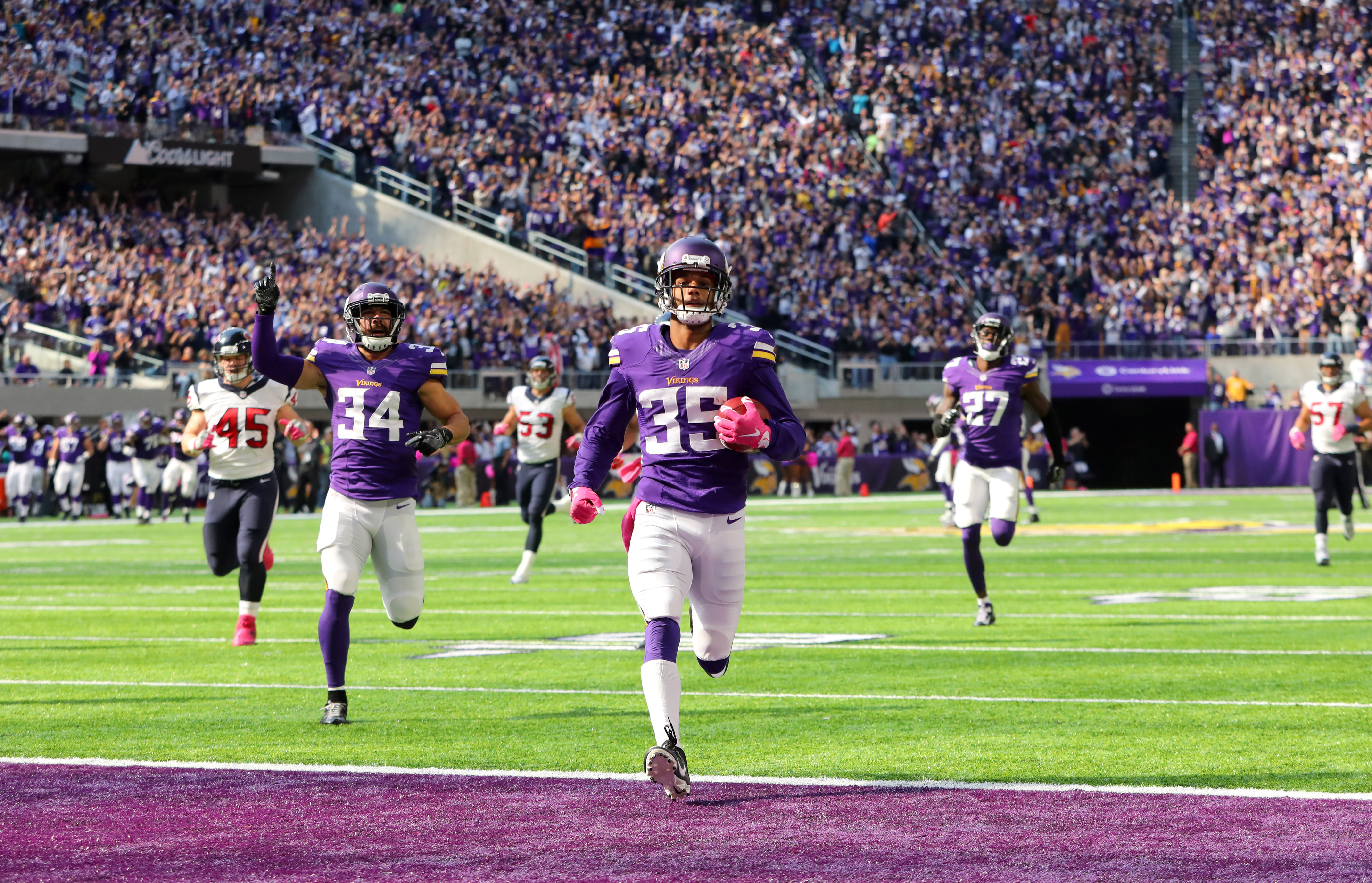 Minnesota Vikings quarterback Sam Bradford throws a pass during the second  half of an NFL football game against the Houston Texans Sunday, Oct. 9,  2016, in Minneapolis. (AP Photo/Andy Clayton-King)