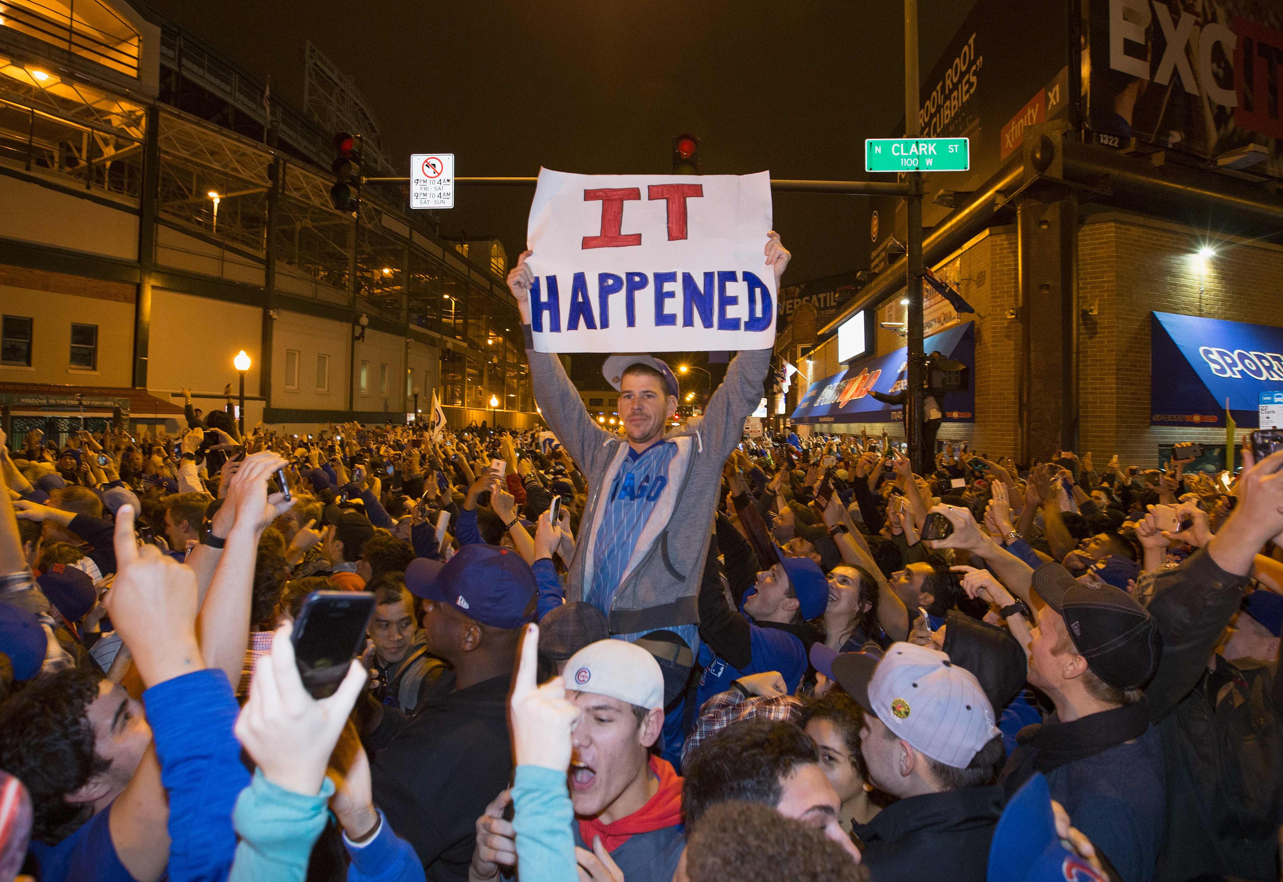 2,354 Cubs World Series Celebration Stock Photos, High-Res Pictures, and  Images - Getty Images