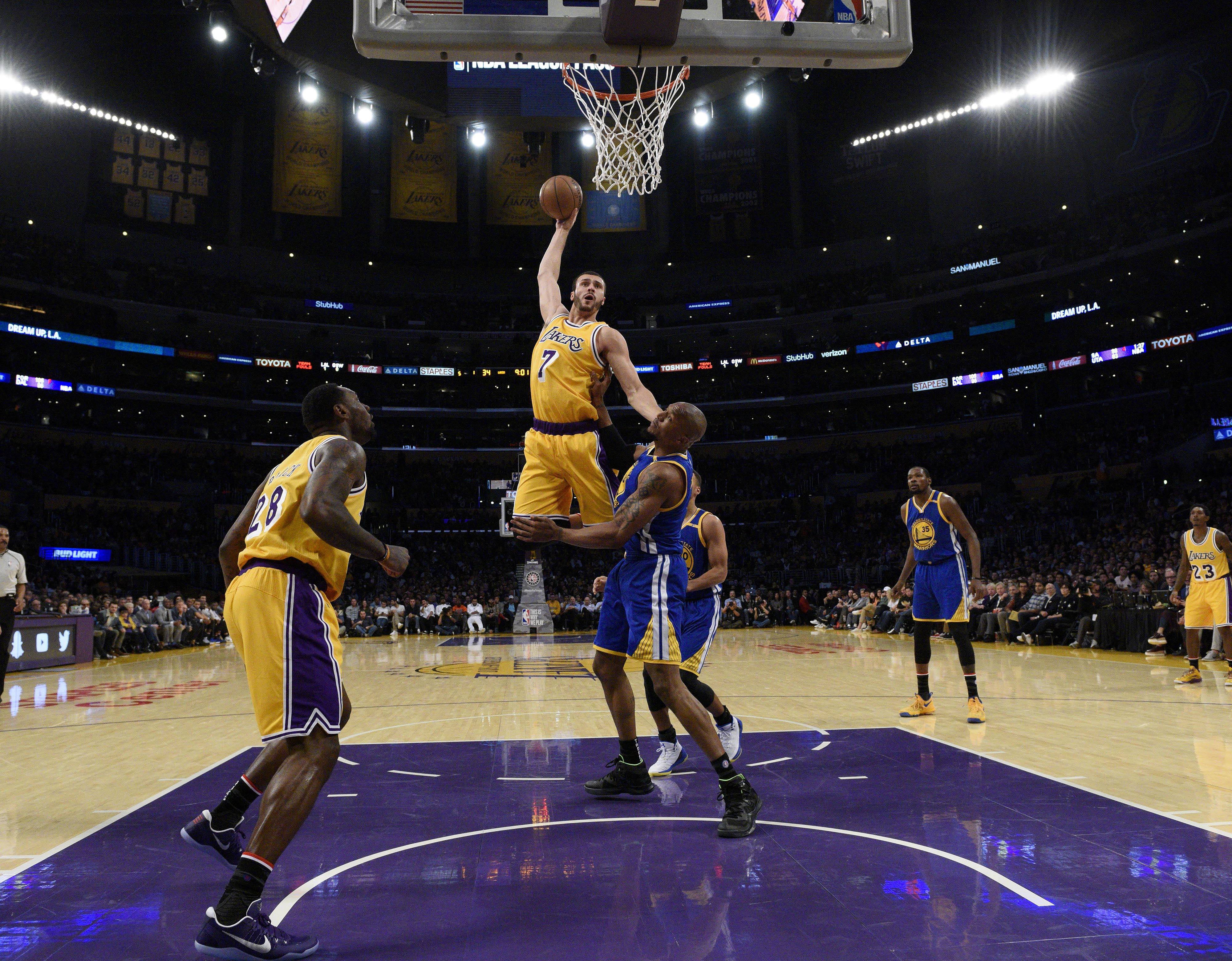3 breathtaking photos of Larry Nance Jr.'s incredible dunk over David