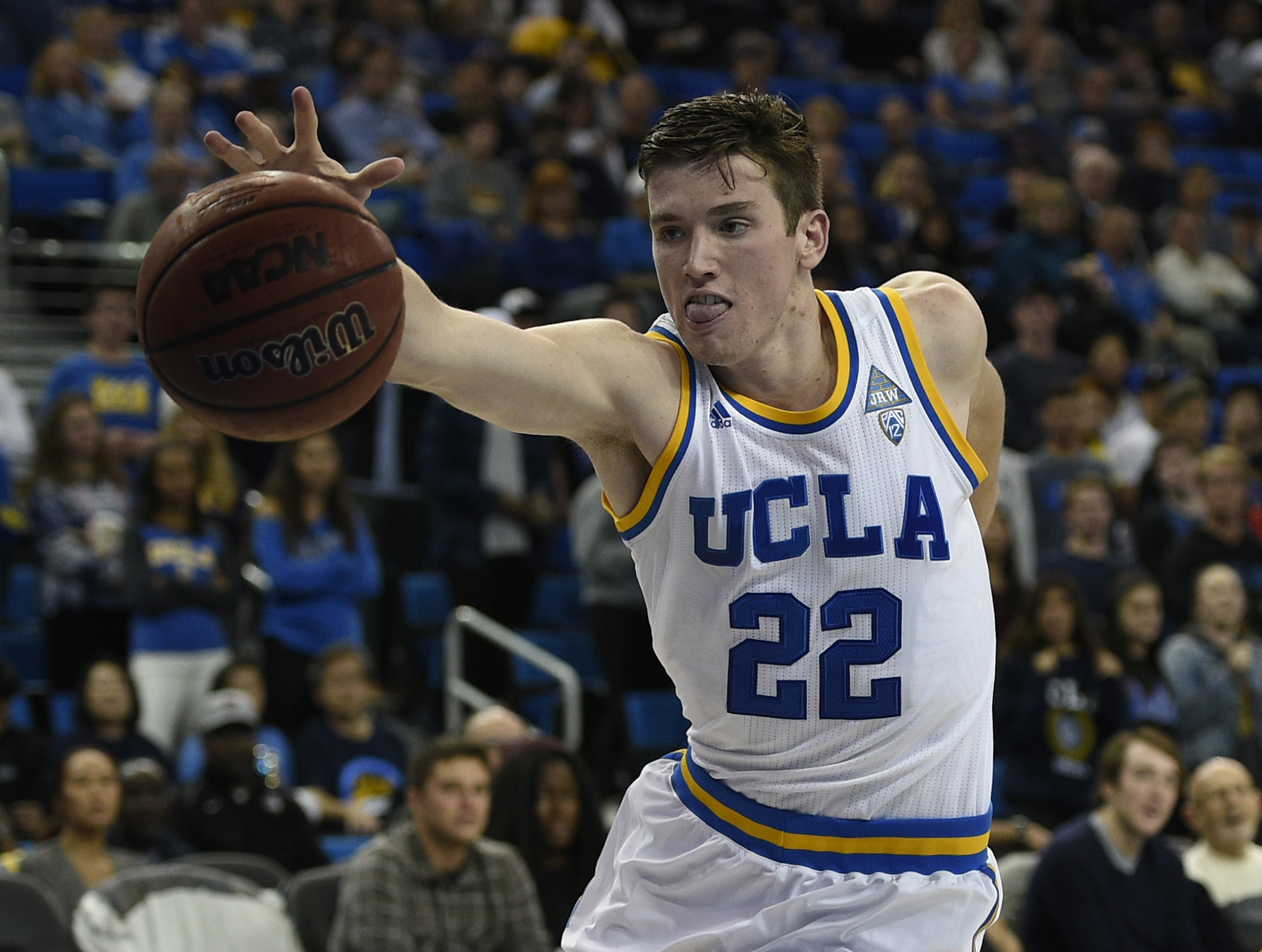Nov 20, 2016; Los Angeles, CA, USA; UCLA Bruins forward TJ Leaf (22) reaches for the loose ball against the Long Beach State 49ers during the second half at Pauley Pavilion. The UCLA Bruins won 114-77. Mandatory Credit: Kelvin Kuo-USA TODAY Sports ORG XMIT: USATSI-328980 ORIG FILE ID:  20161120_kek_ak6_022.JPG