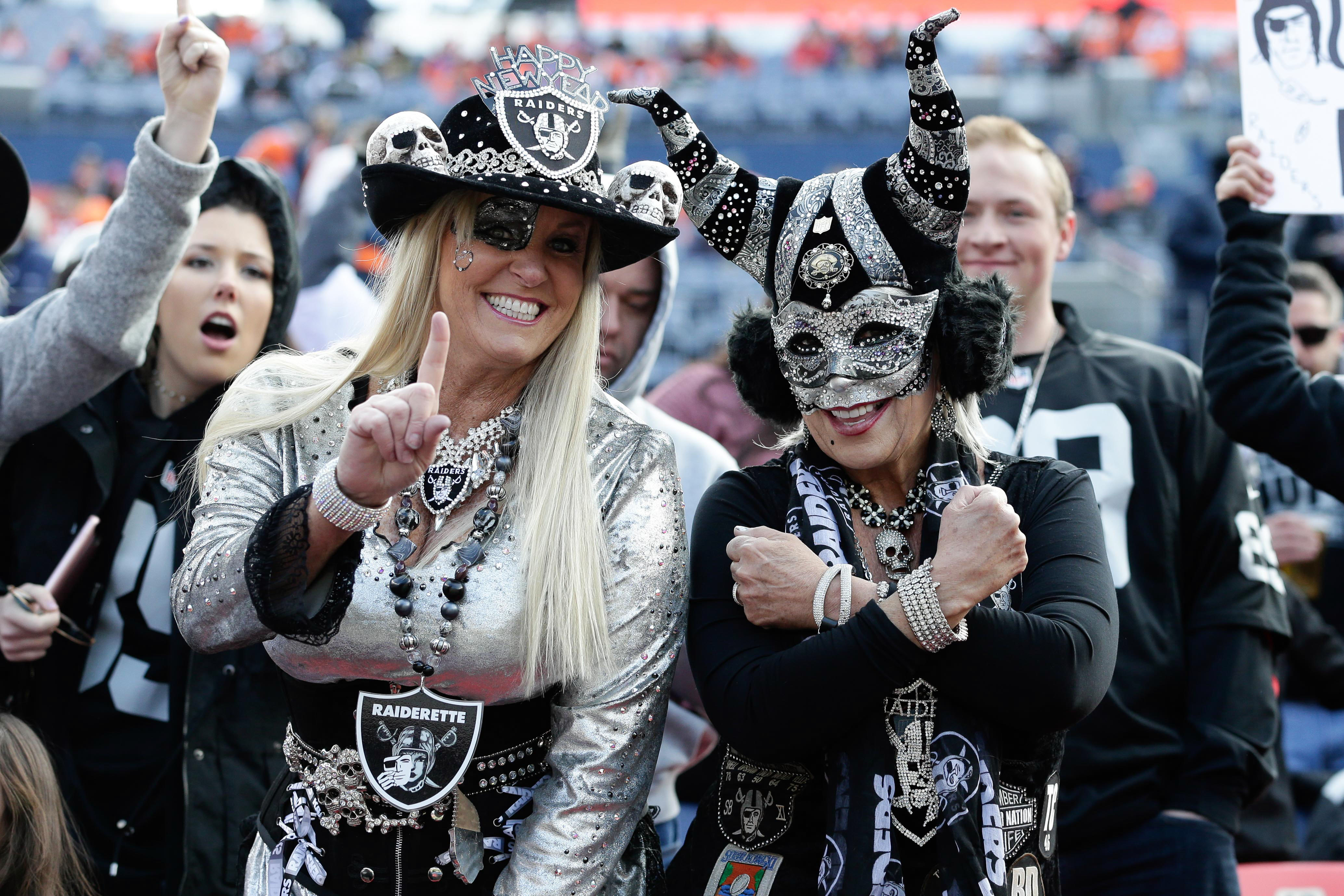 27 pictures of die-hard fans the Raiders are trying to leave