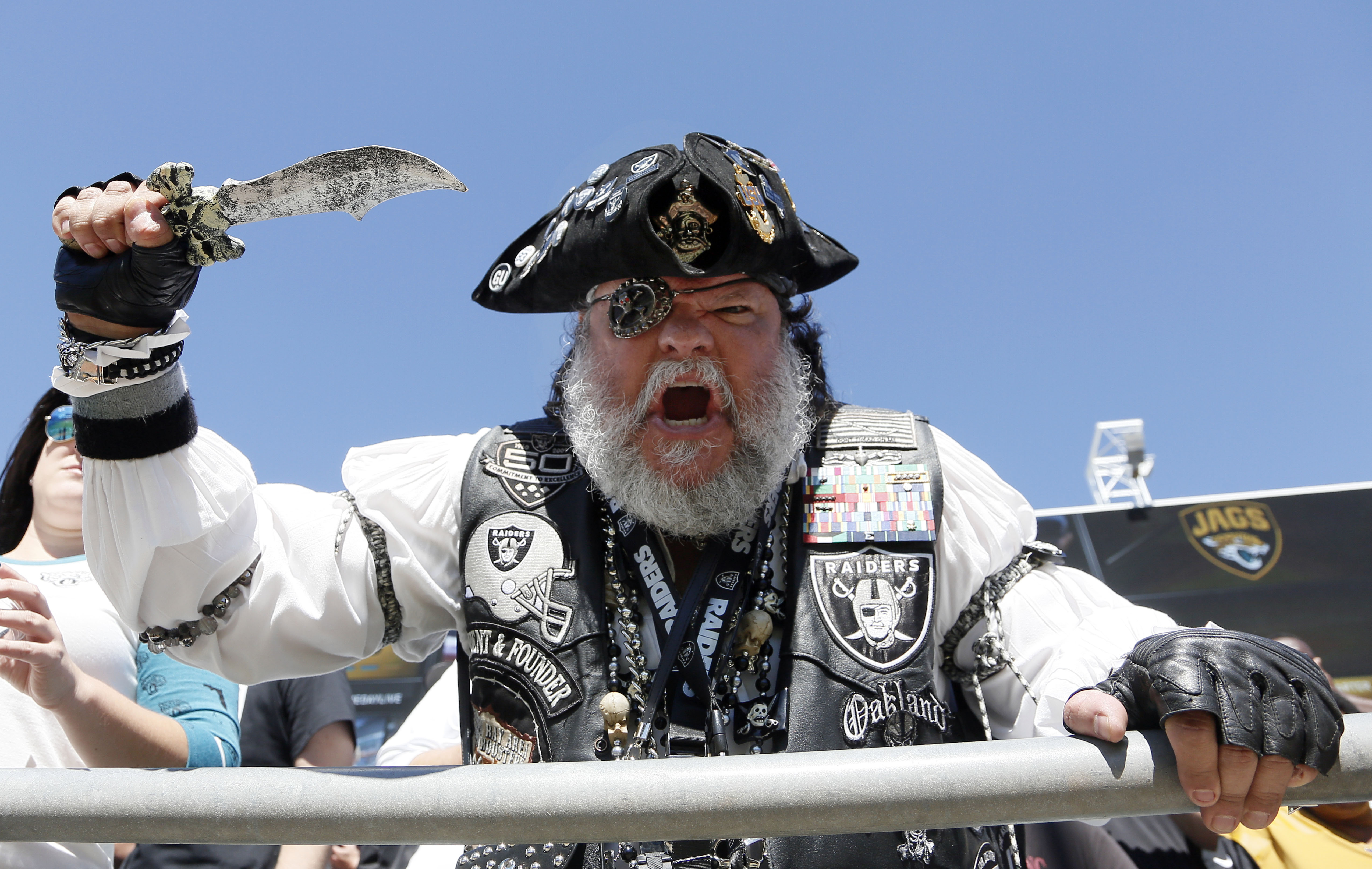 27 pictures of die-hard fans the Raiders are trying to leave behind