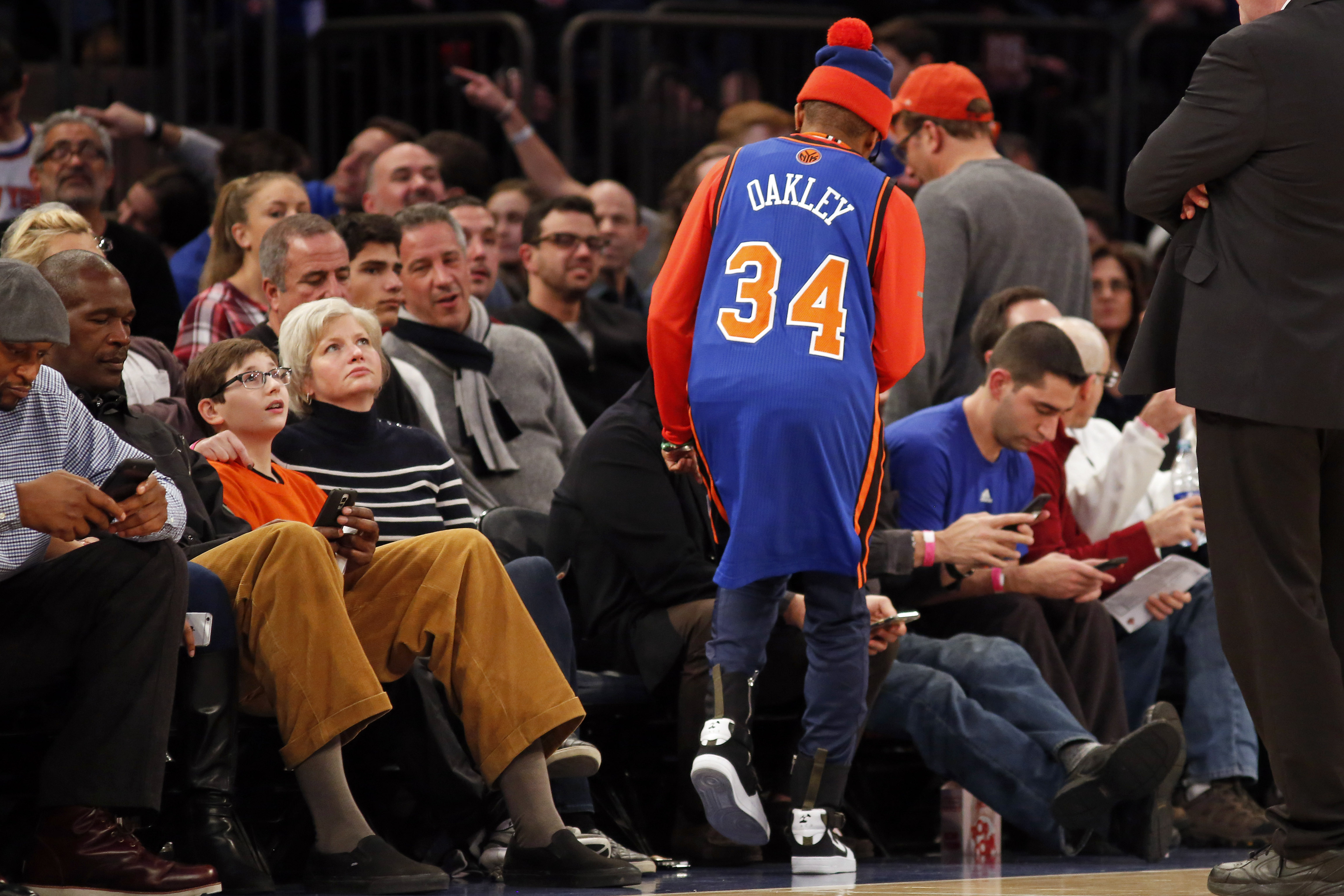 Spike Lee showed up at the Knicks game proudly sporting a Charles