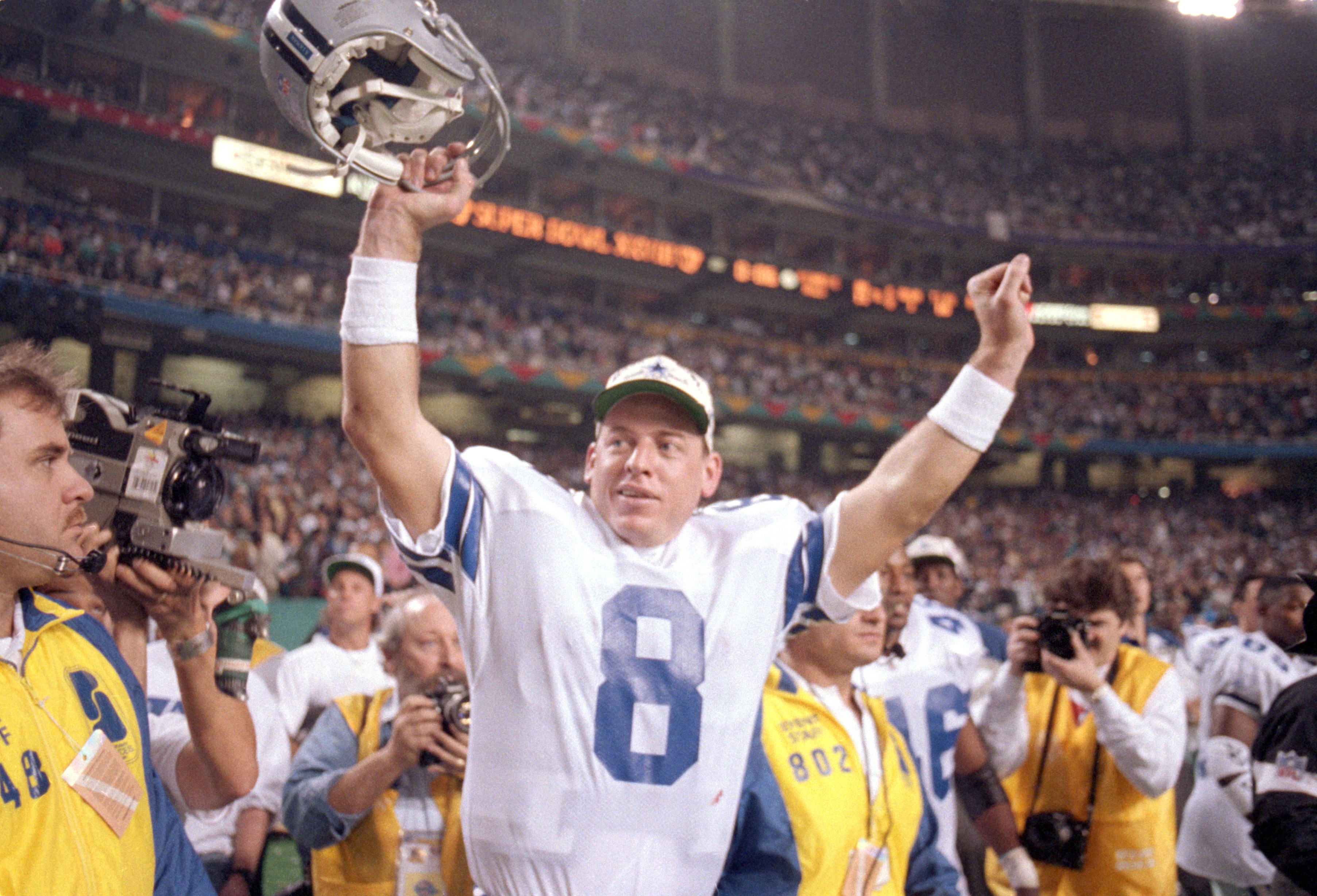 Super (Bowl) Cool! John Elway, Troy Aikman and Jim Kelly applaud