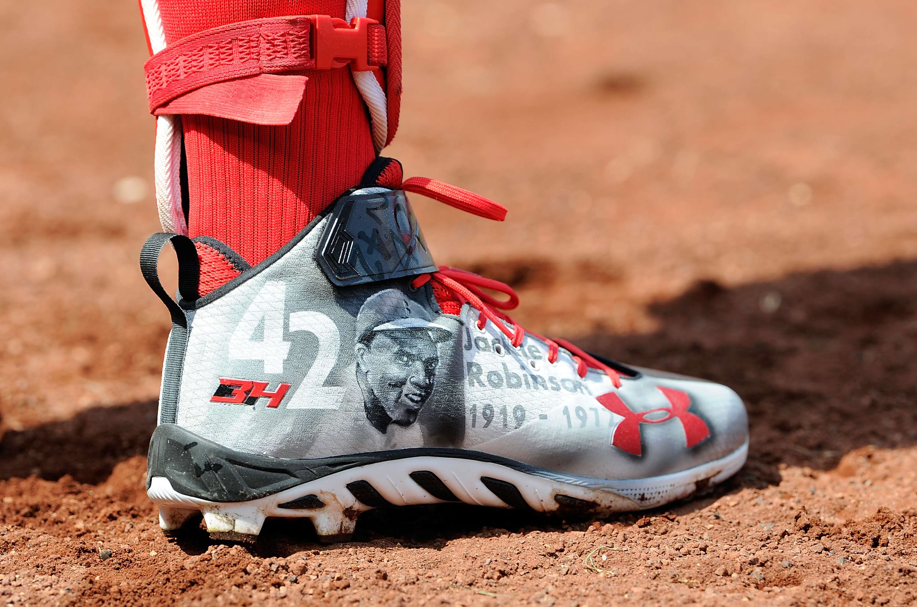 MLB Players Debut Air Jordan Cleats Honoring Jackie Robinson