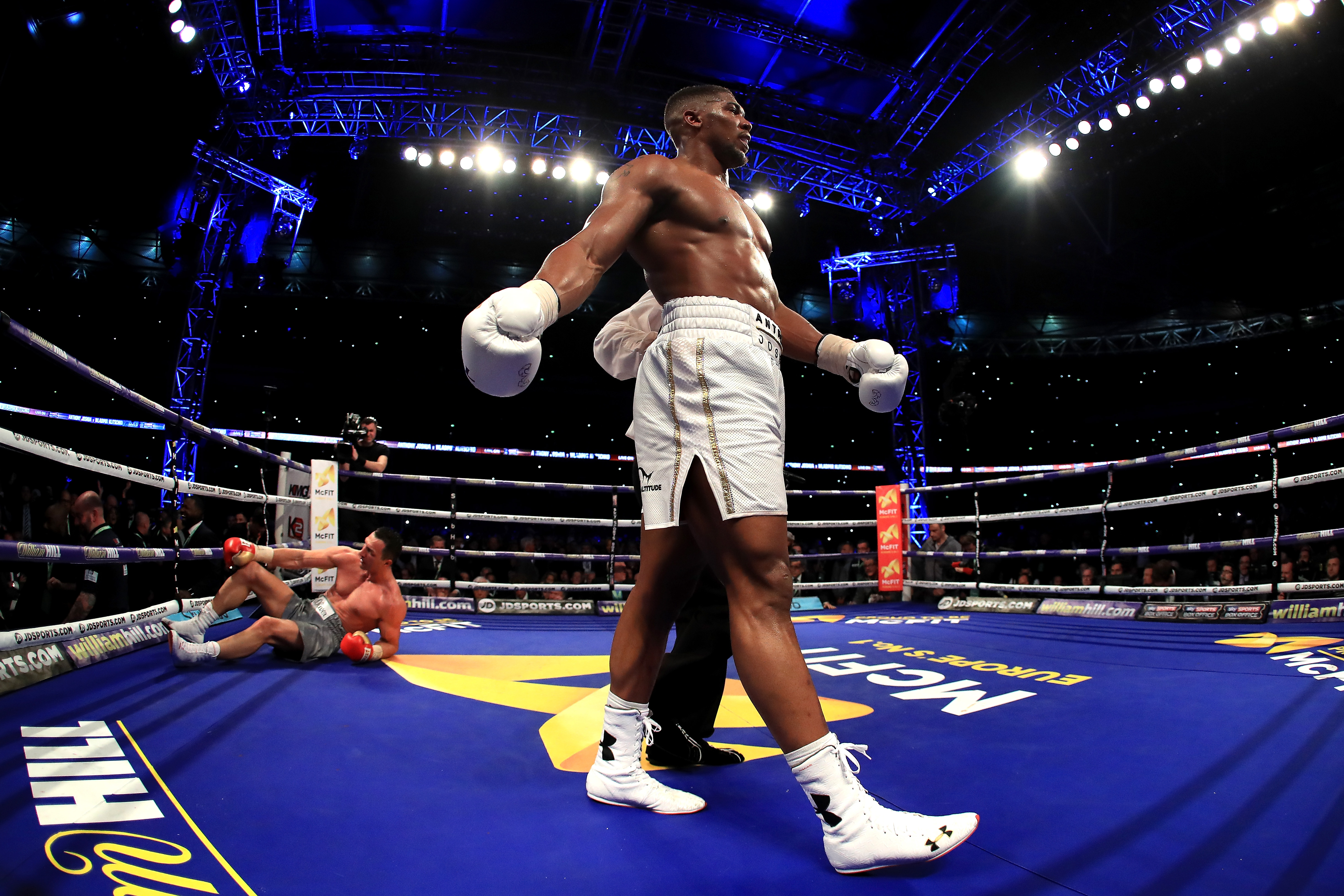 12 Breathtaking Pictures From Heavyweight Anthony Joshua’s Victory Over ...