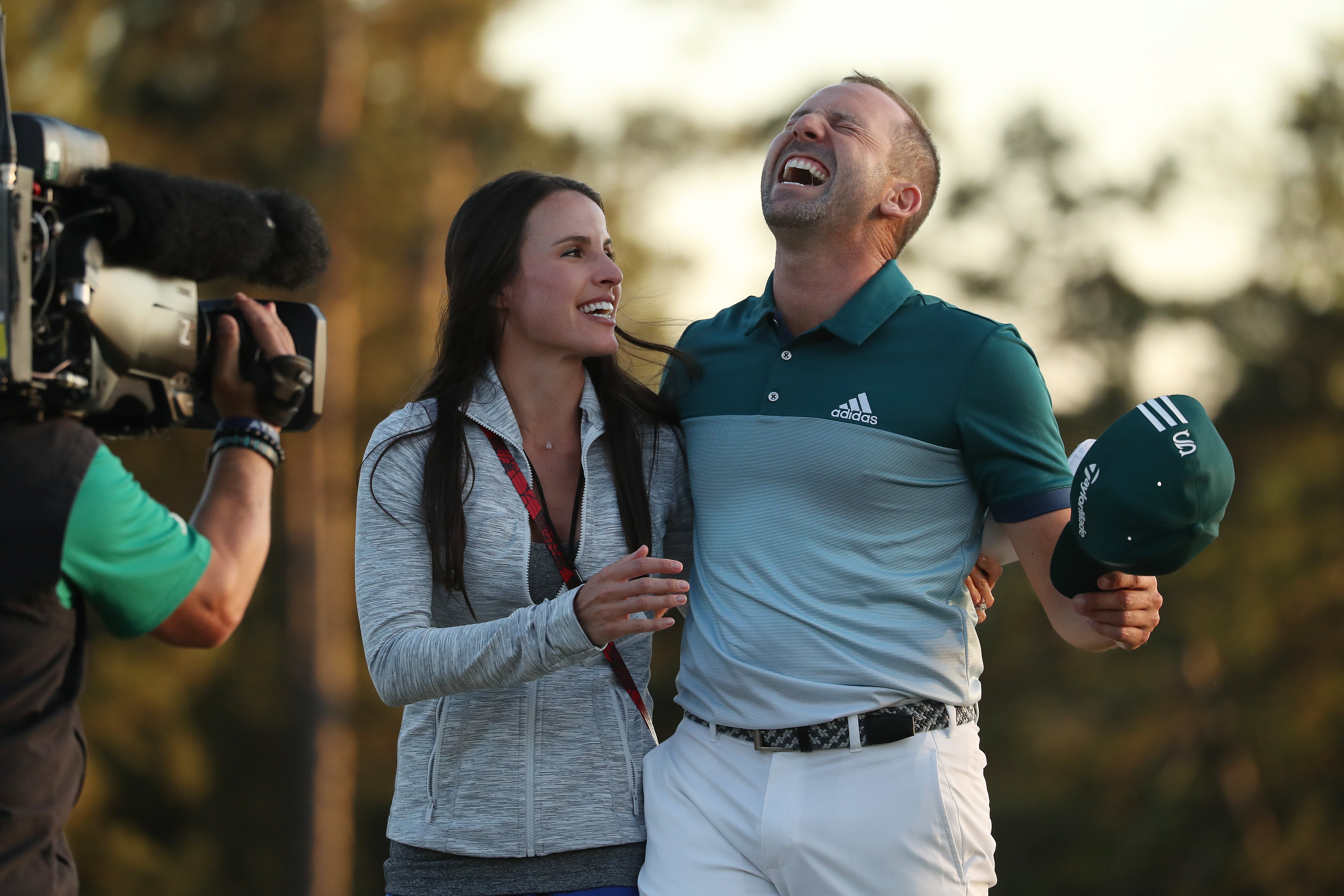 18 Pictures Of Sergio Garcia Celebrating His Breathtaking Masters Win ...