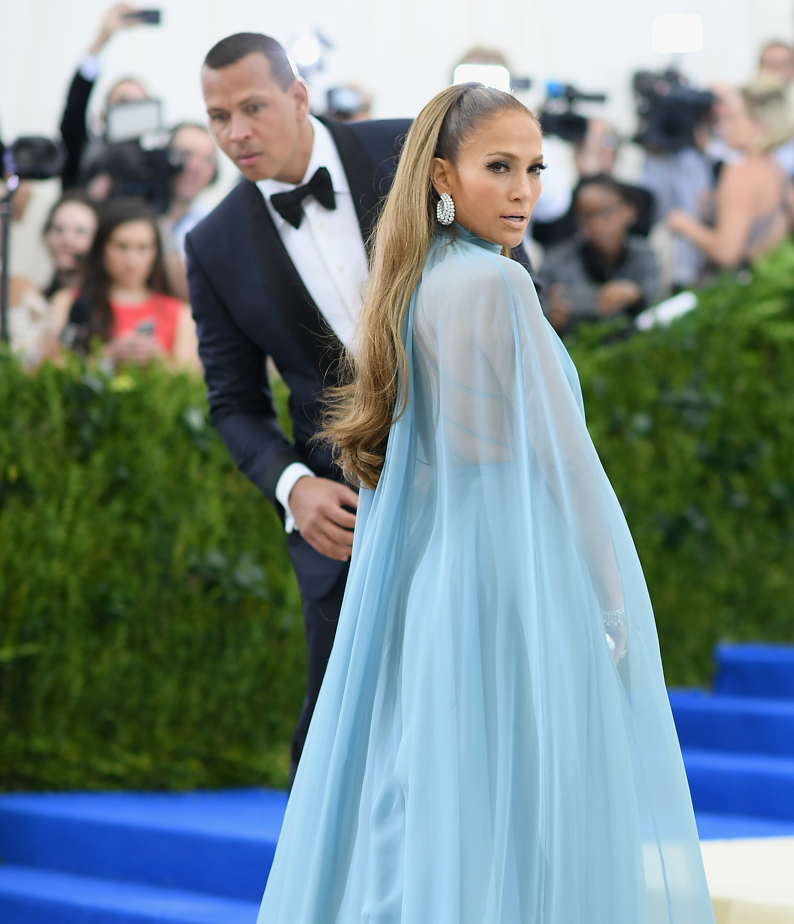 Alex Rodriguez, Jennifer Lopez take adorable photos at Met Gala | For ...