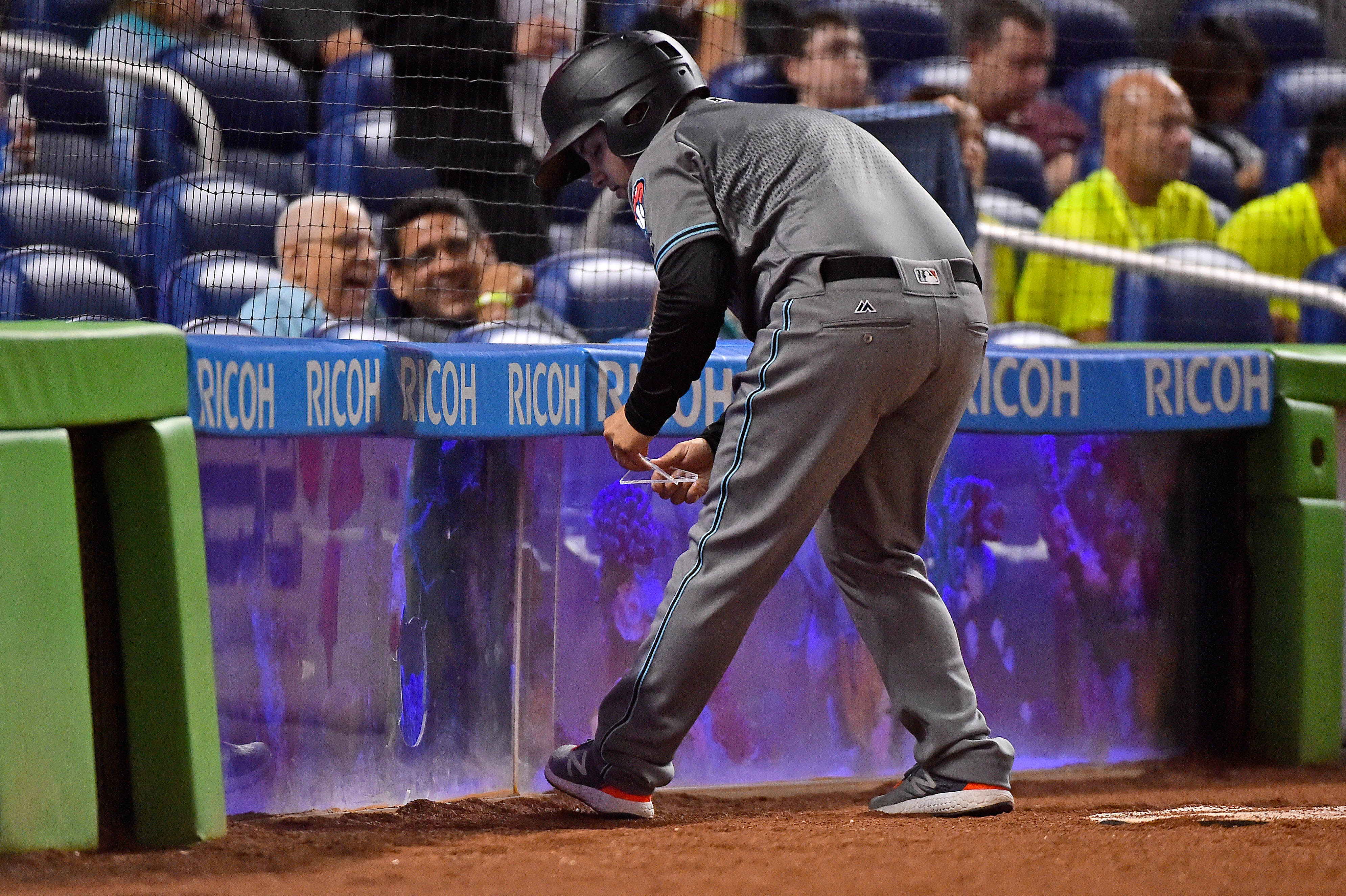 Foul ball cracked fish tank at Marlins Park, but don't worry, the fish are  OK