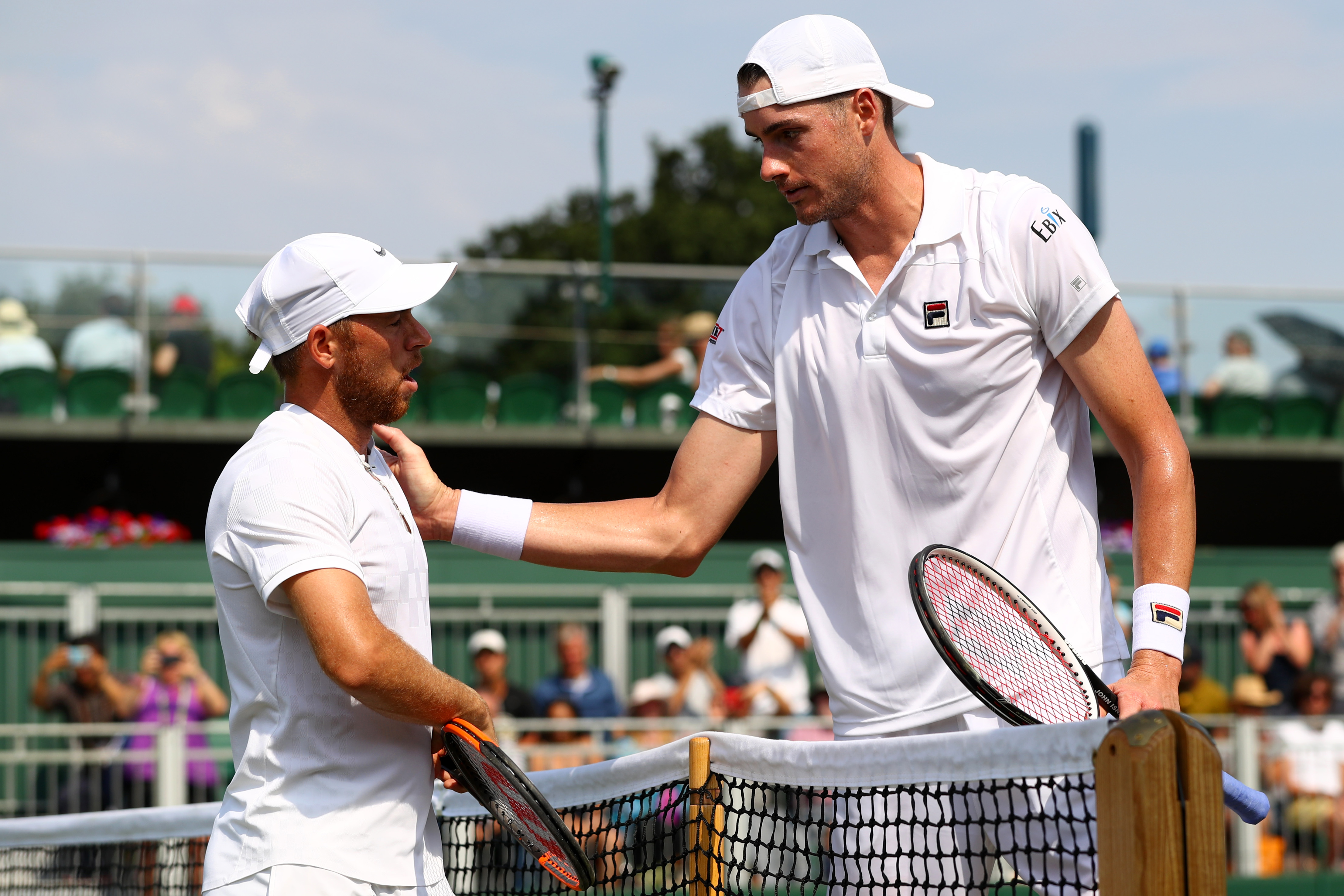 John Isner towers above 5-foot-9 opponent in hilarious Wimbledon photo |  For The Win