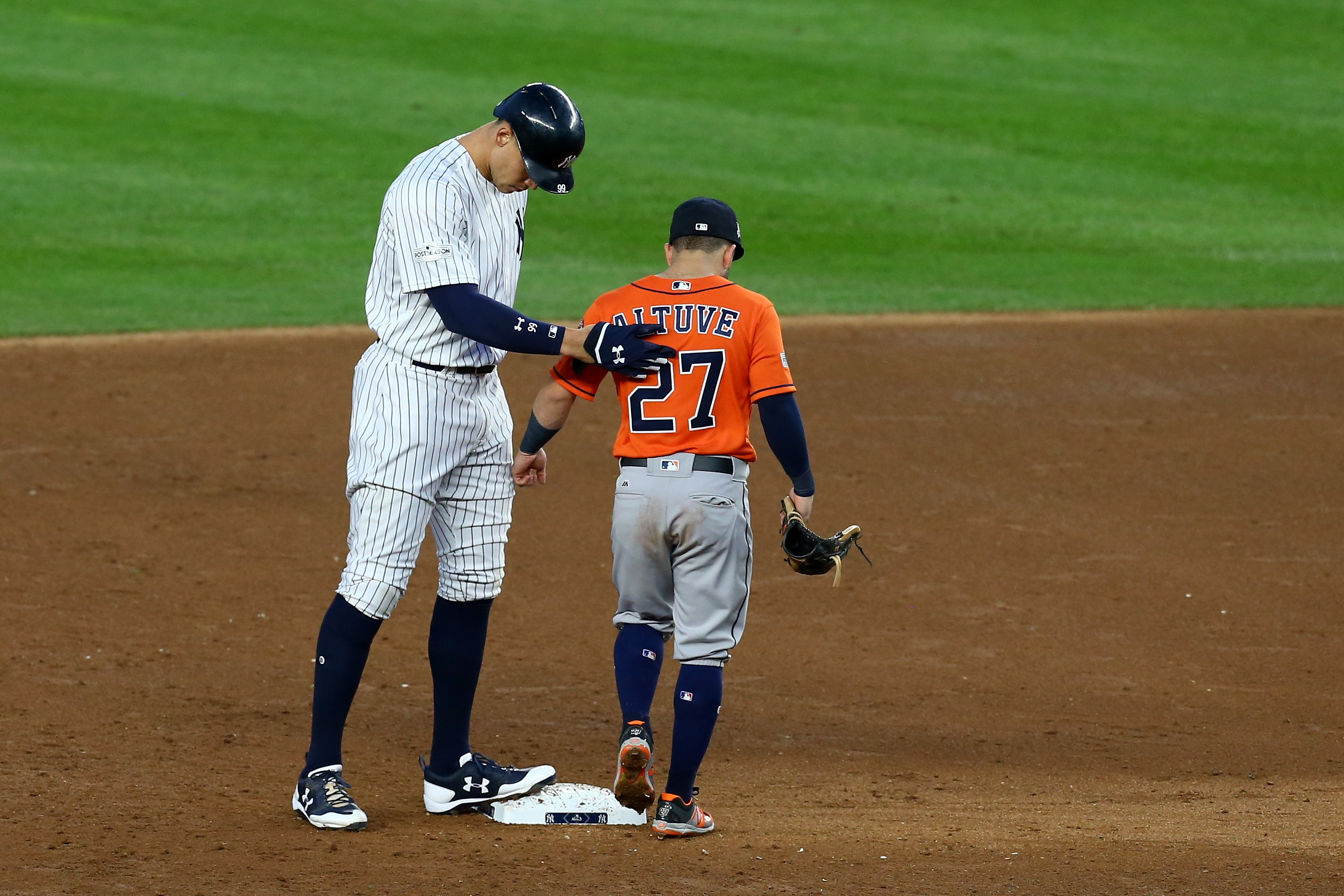 Jose Altuve needed a boost for photo with Aaron Judge