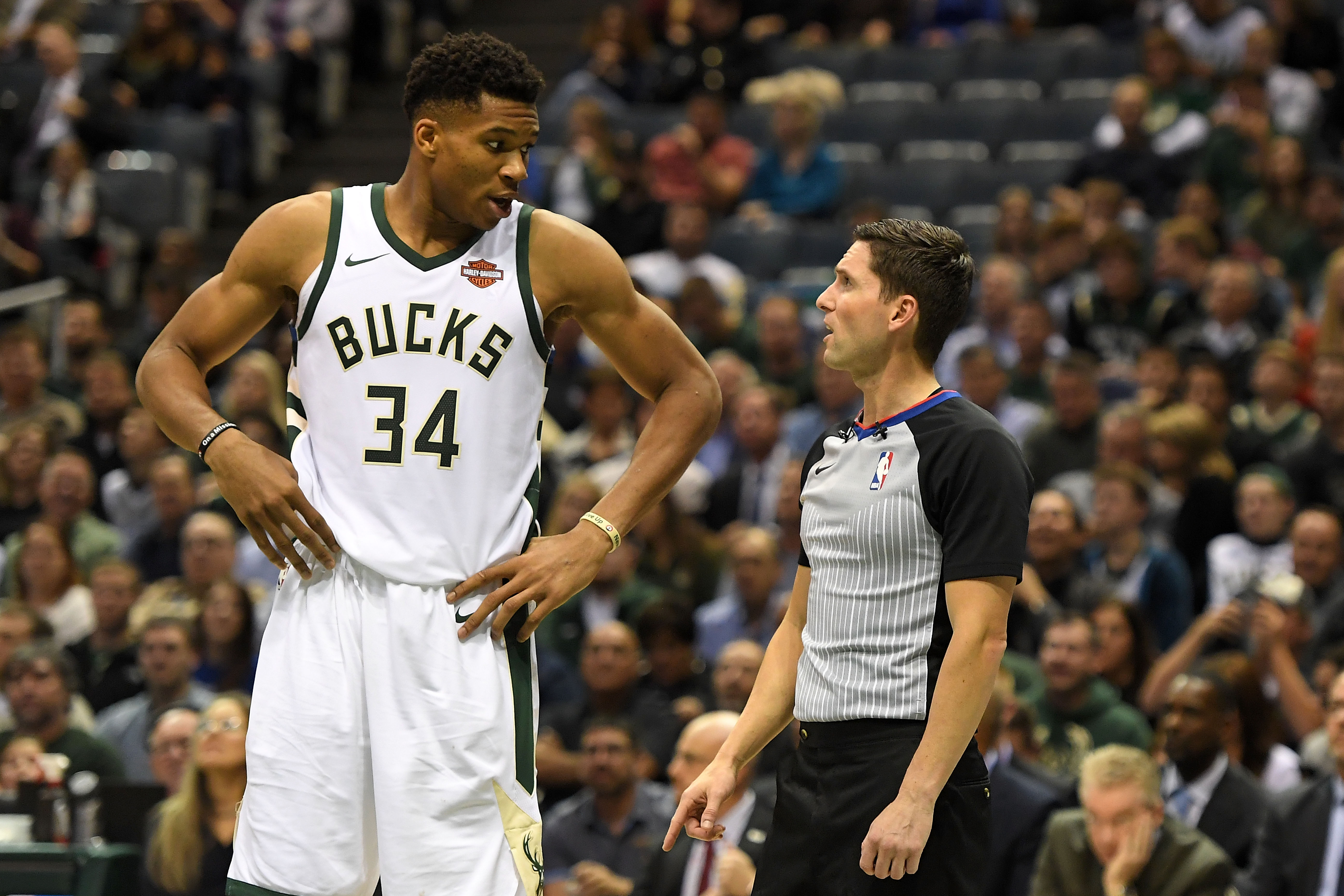 10 photos of Giannis Antetokounmpo looking like a superhero in games