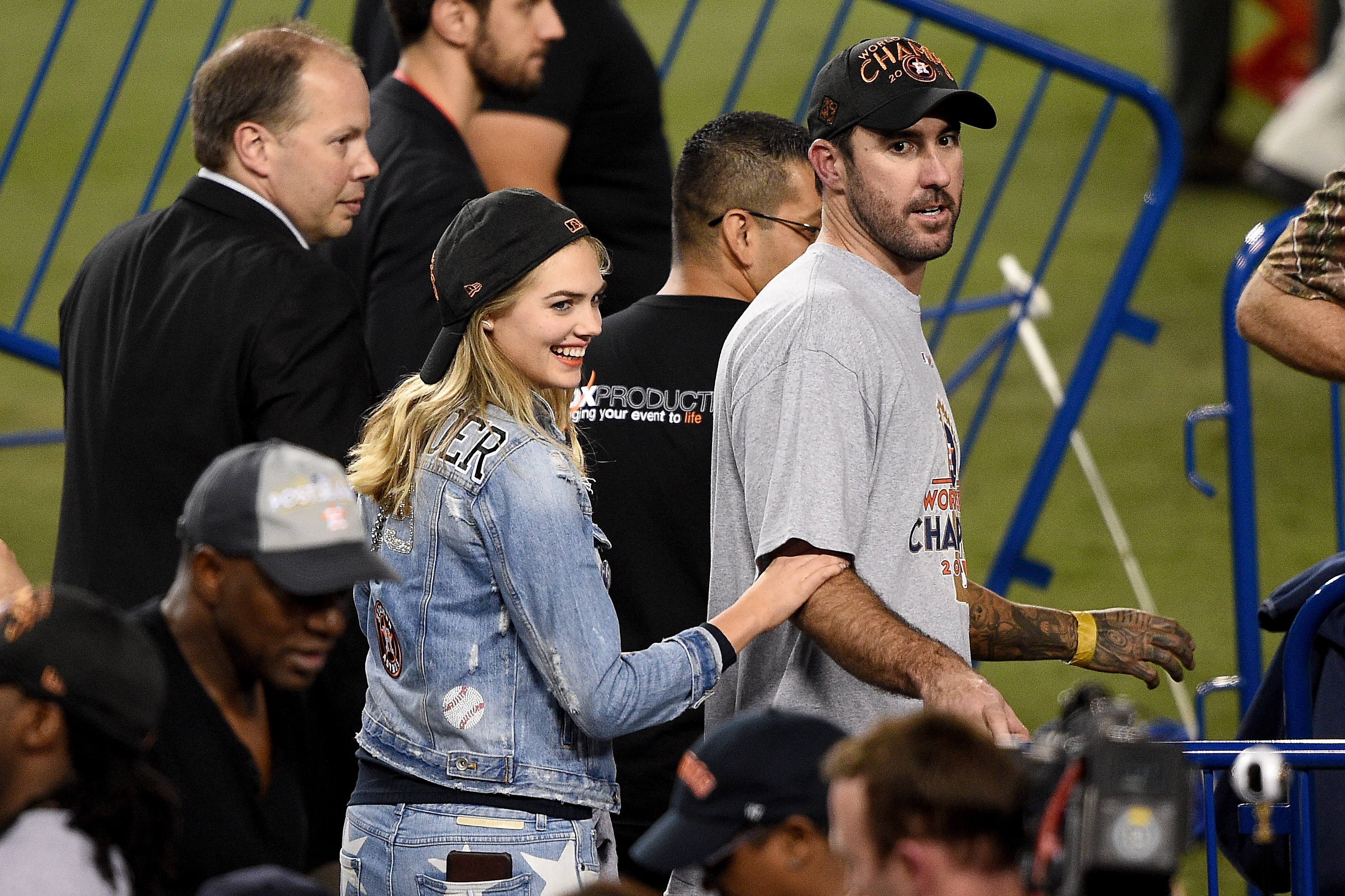 Kate Upton kisses Justin Verlander after Astros win World Series