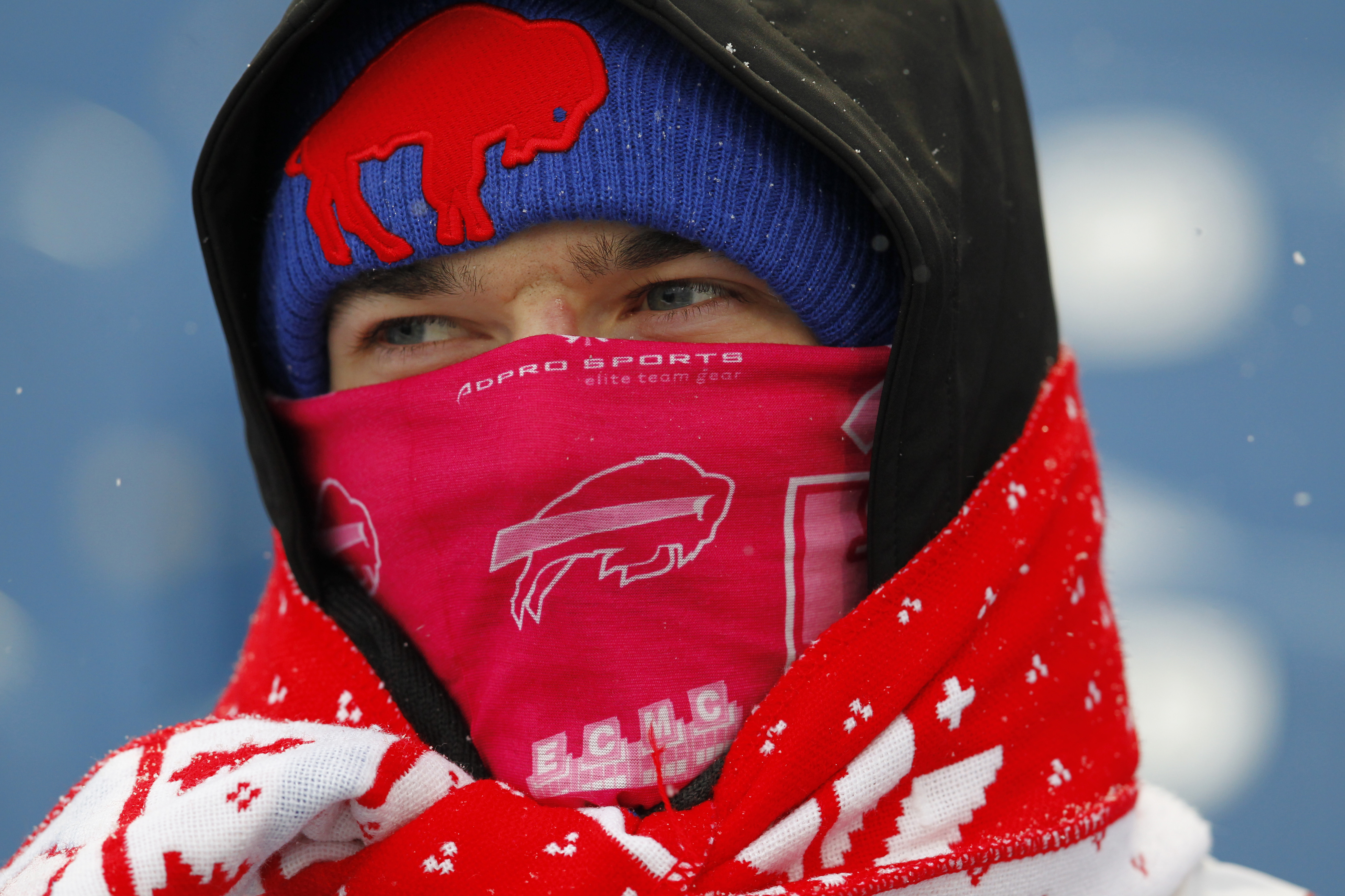 Bills fans respond to snowy weather by going shirtless