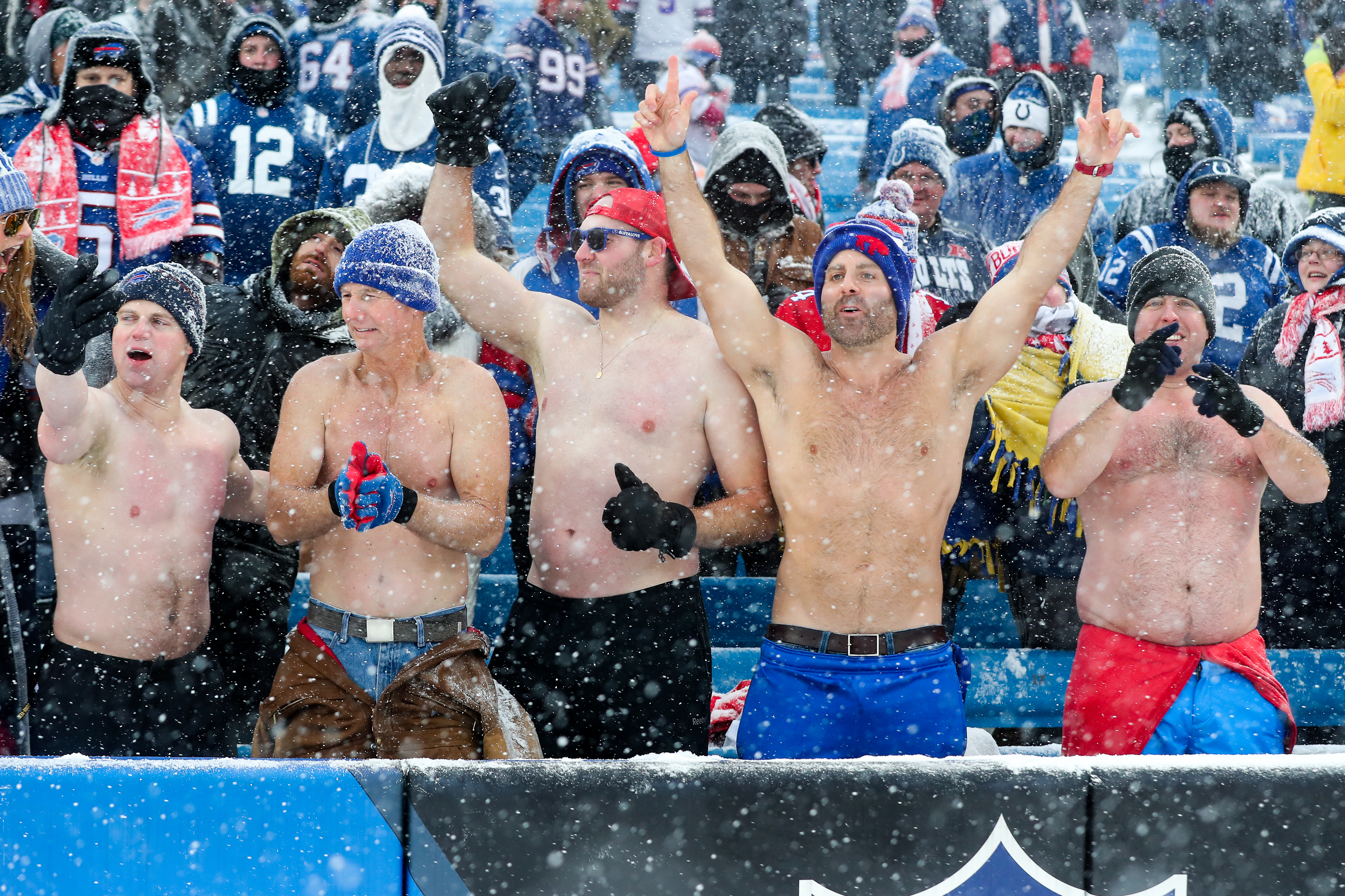 Ryan Fitzpatrick seen shirtless in freezing cold during Bills